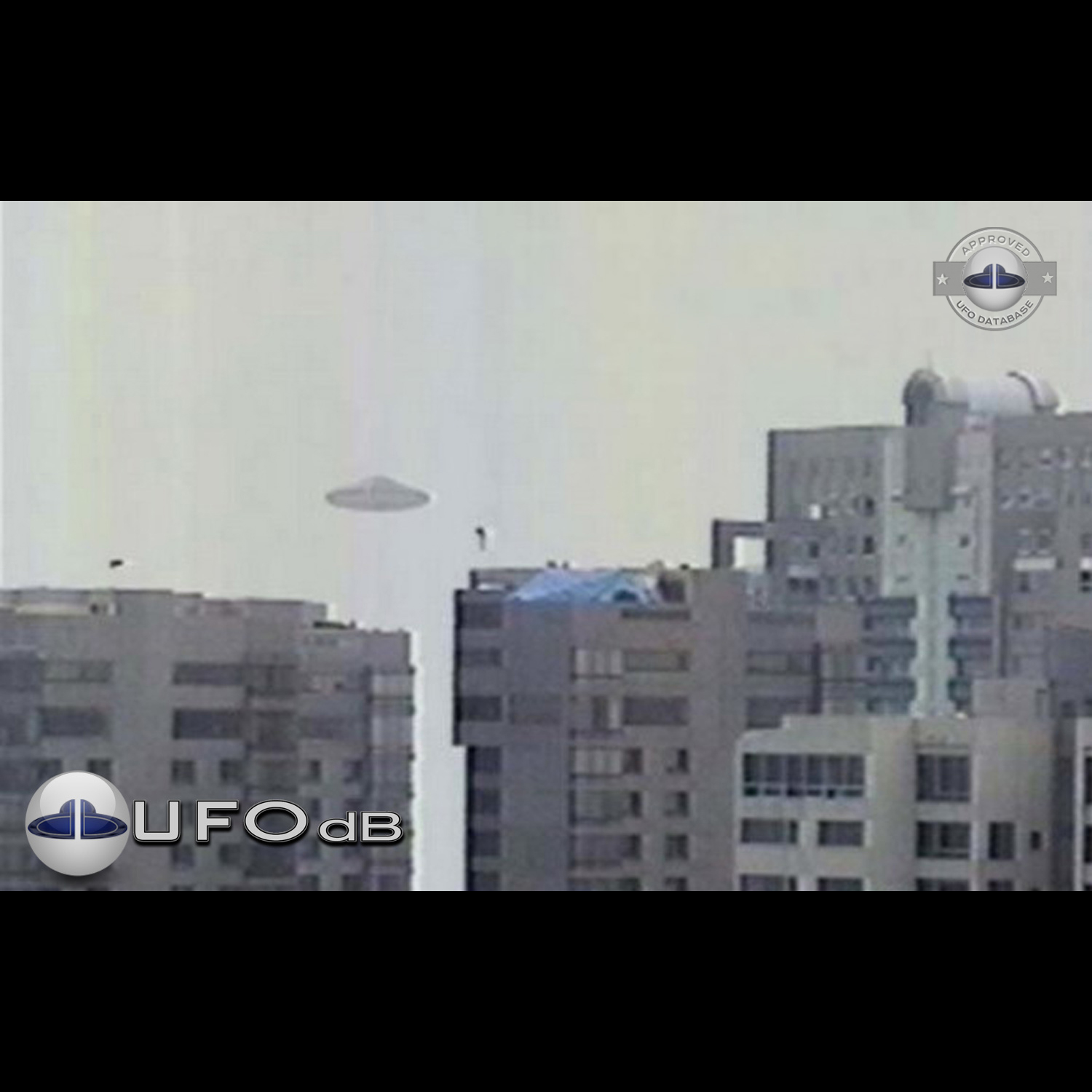Mexico city August 6 1997 UFO Pictures from famous video (UFOdB.com) UFO Picture #55-1