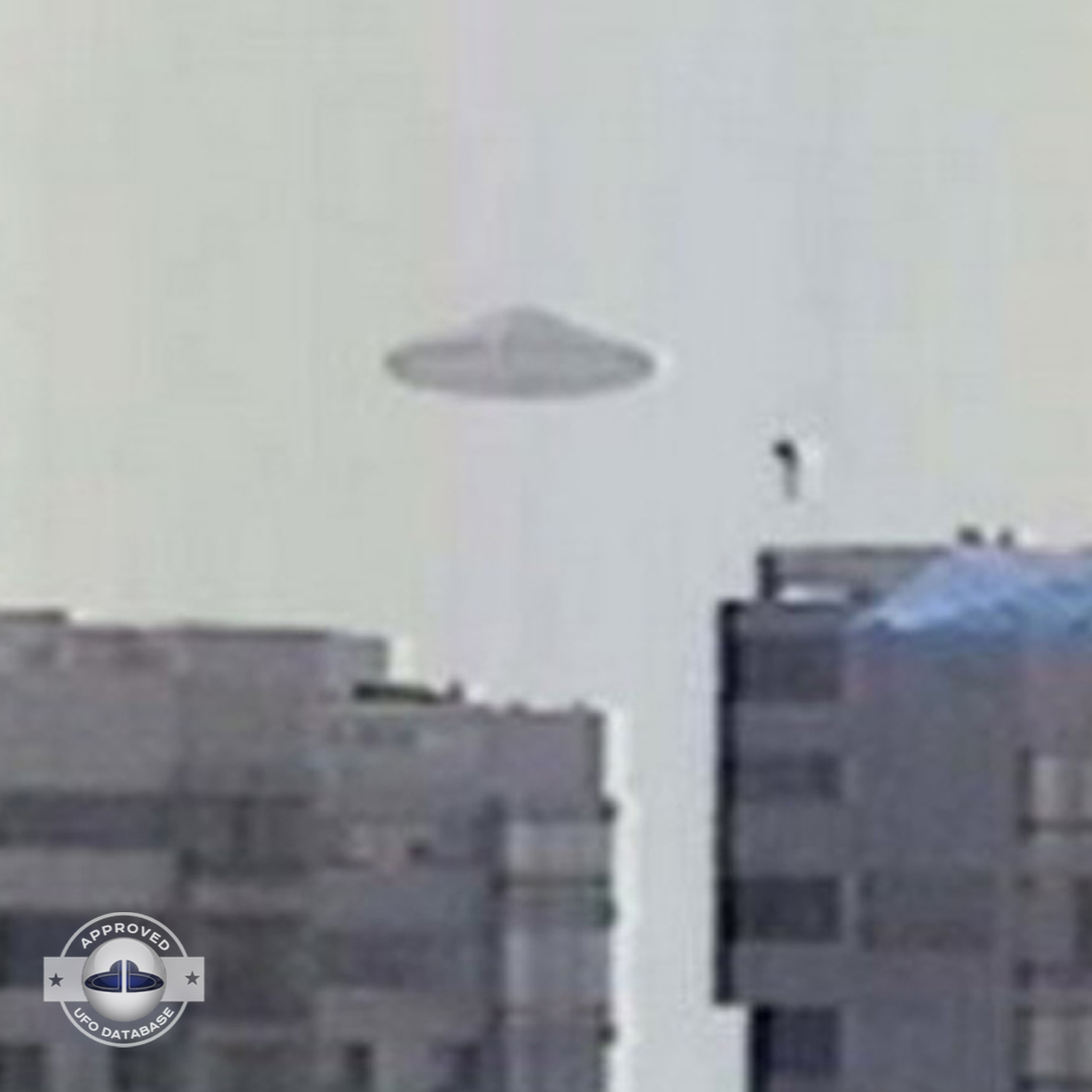 Mexico city August 6 1997 UFO Pictures from famous video (UFOdB.com) UFO Picture #55-3