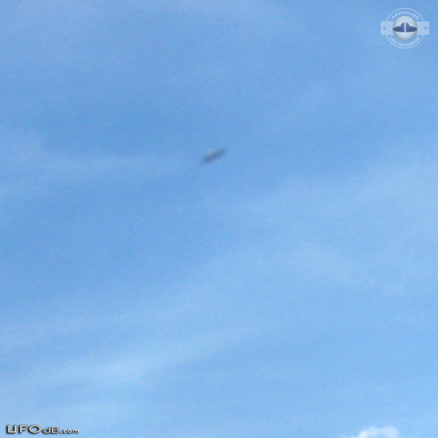 Picture of Graffiti on wall captures UFO in the sky in Cumbaya Ecuador UFO Picture #552-4