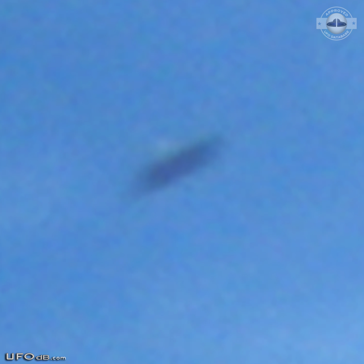 Picture of Graffiti on wall captures UFO in the sky in Cumbaya Ecuador UFO Picture #552-5