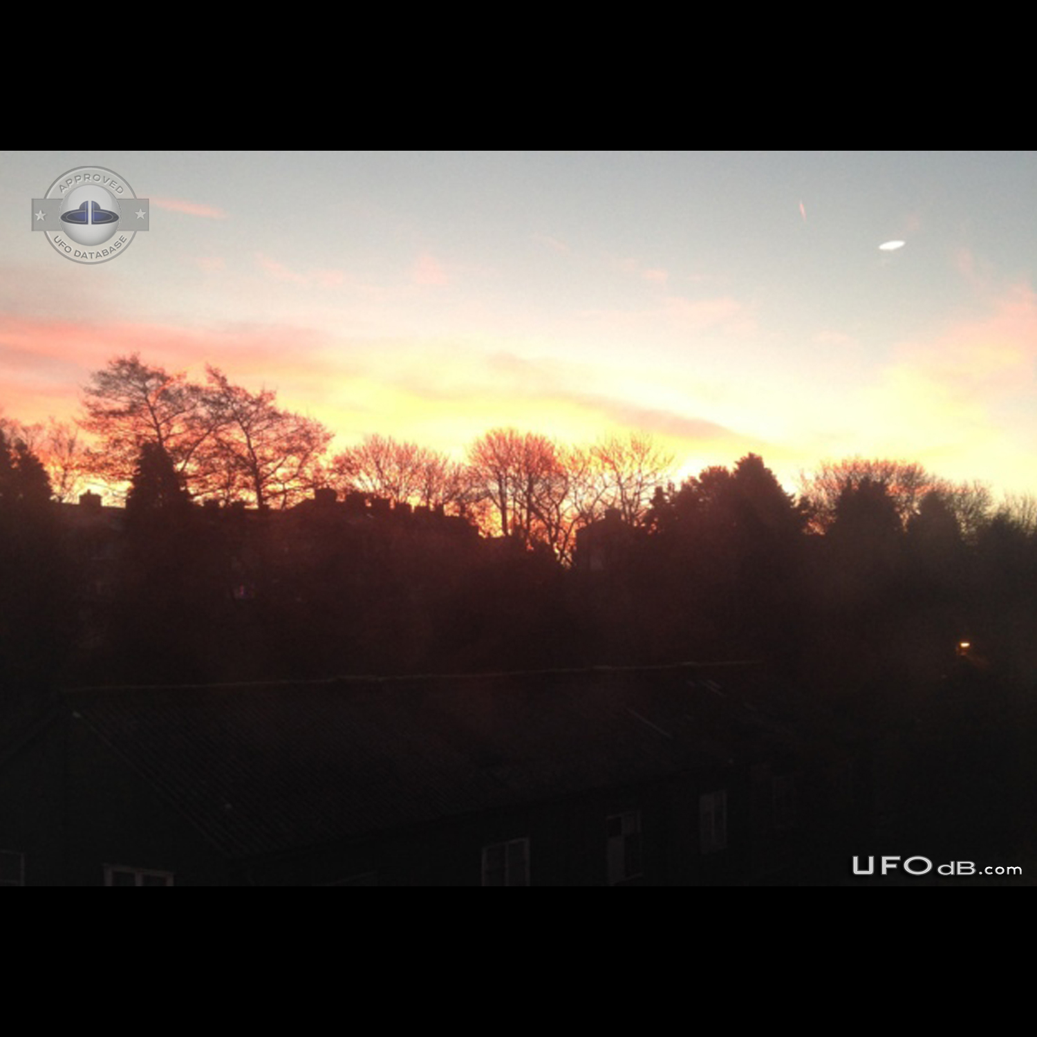 Morning UFO sighting in the sky above Barnoldswick, Lancashire UK 2013 UFO Picture #554-1