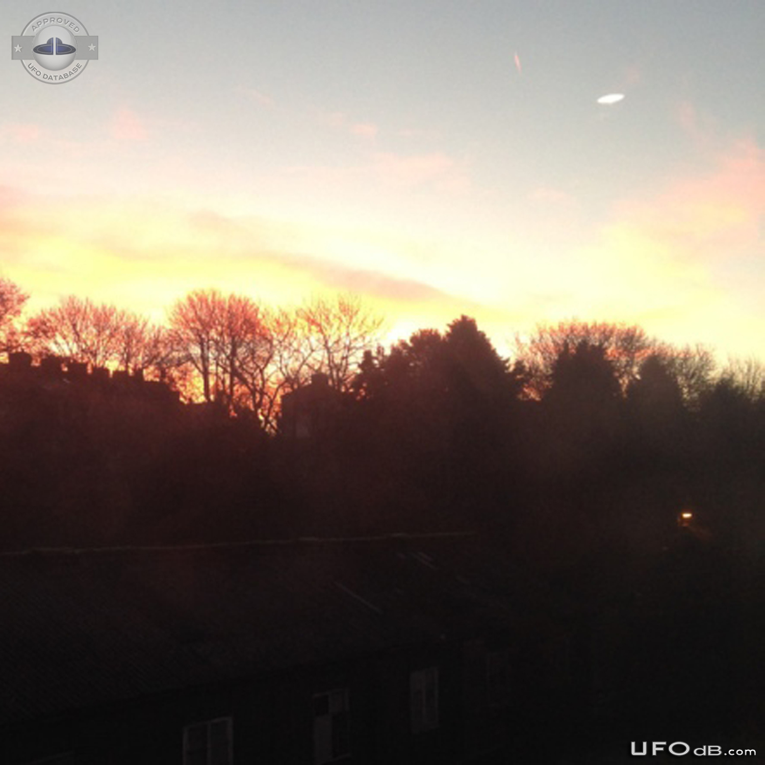 Morning UFO sighting in the sky above Barnoldswick, Lancashire UK 2013 UFO Picture #554-2