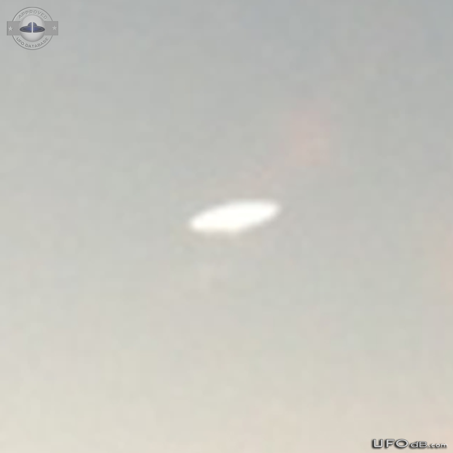 Morning UFO sighting in the sky above Barnoldswick, Lancashire UK 2013 UFO Picture #554-5