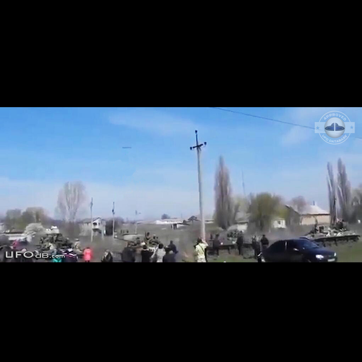 300 M Cylinder UFO Sky Dreadnaught near Russia/Ukraine Conflict - 2014 UFO Picture #559-1