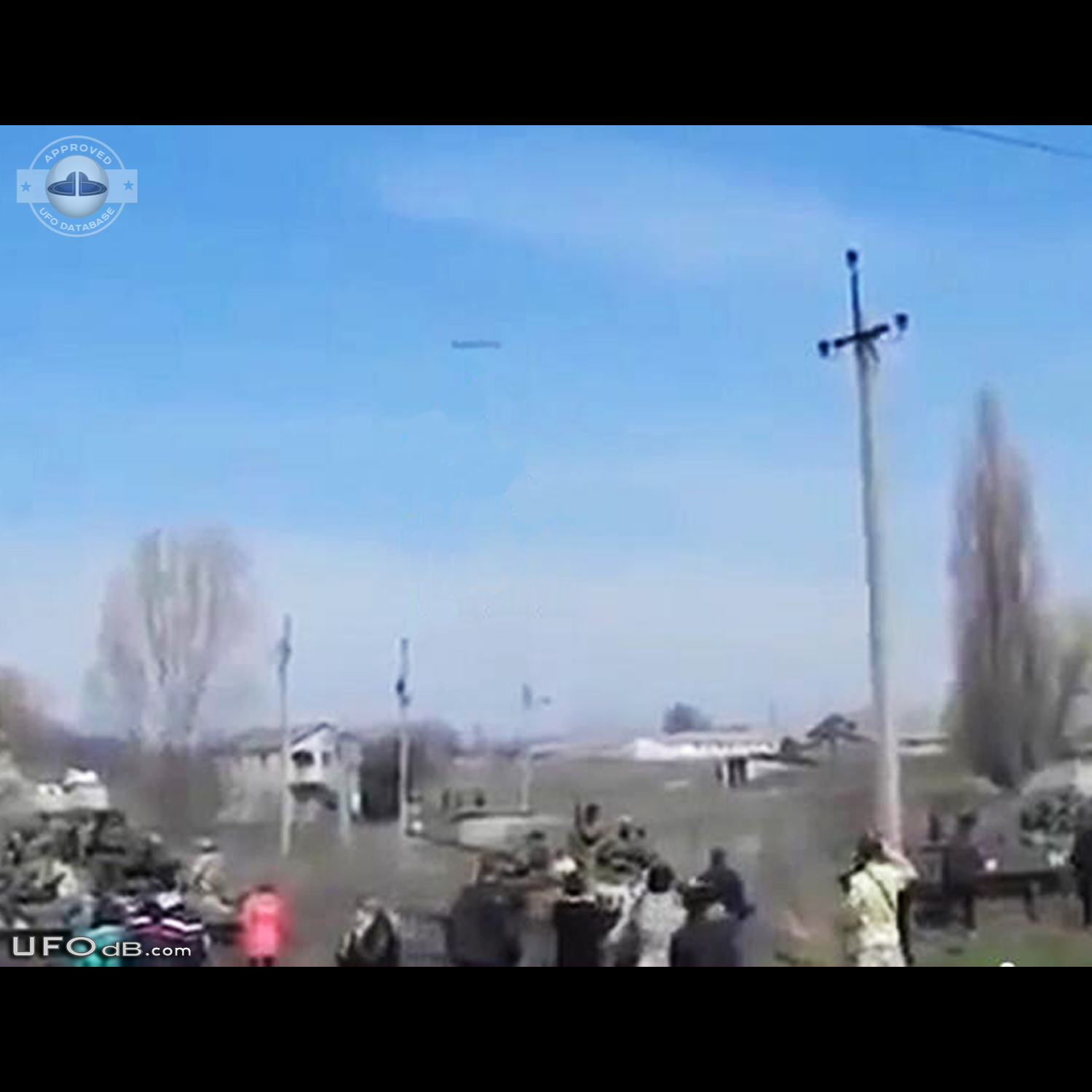 300 M Cylinder UFO Sky Dreadnaught near Russia/Ukraine Conflict - 2014 UFO Picture #559-2