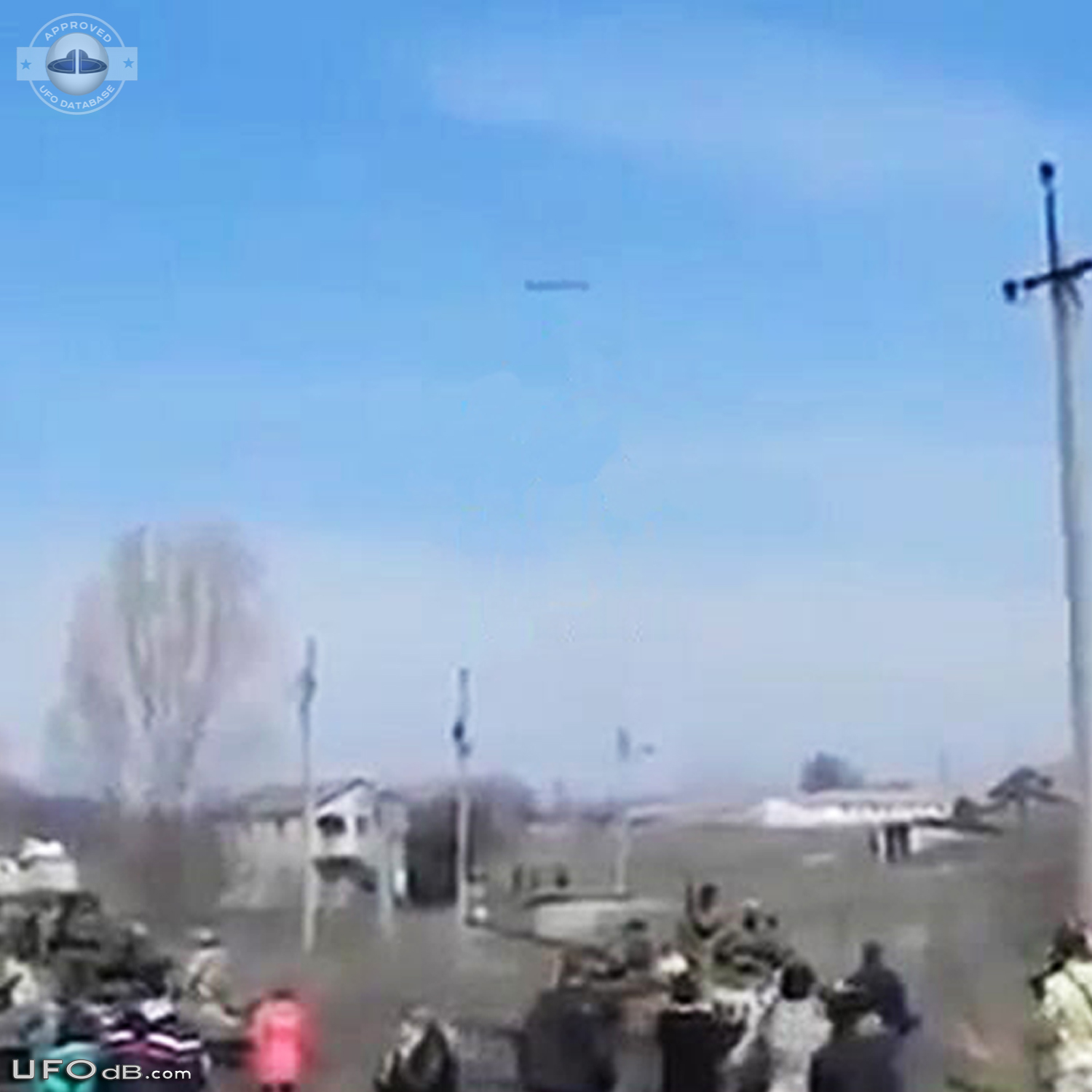 300 M Cylinder UFO Sky Dreadnaught near Russia/Ukraine Conflict - 2014 UFO Picture #559-3