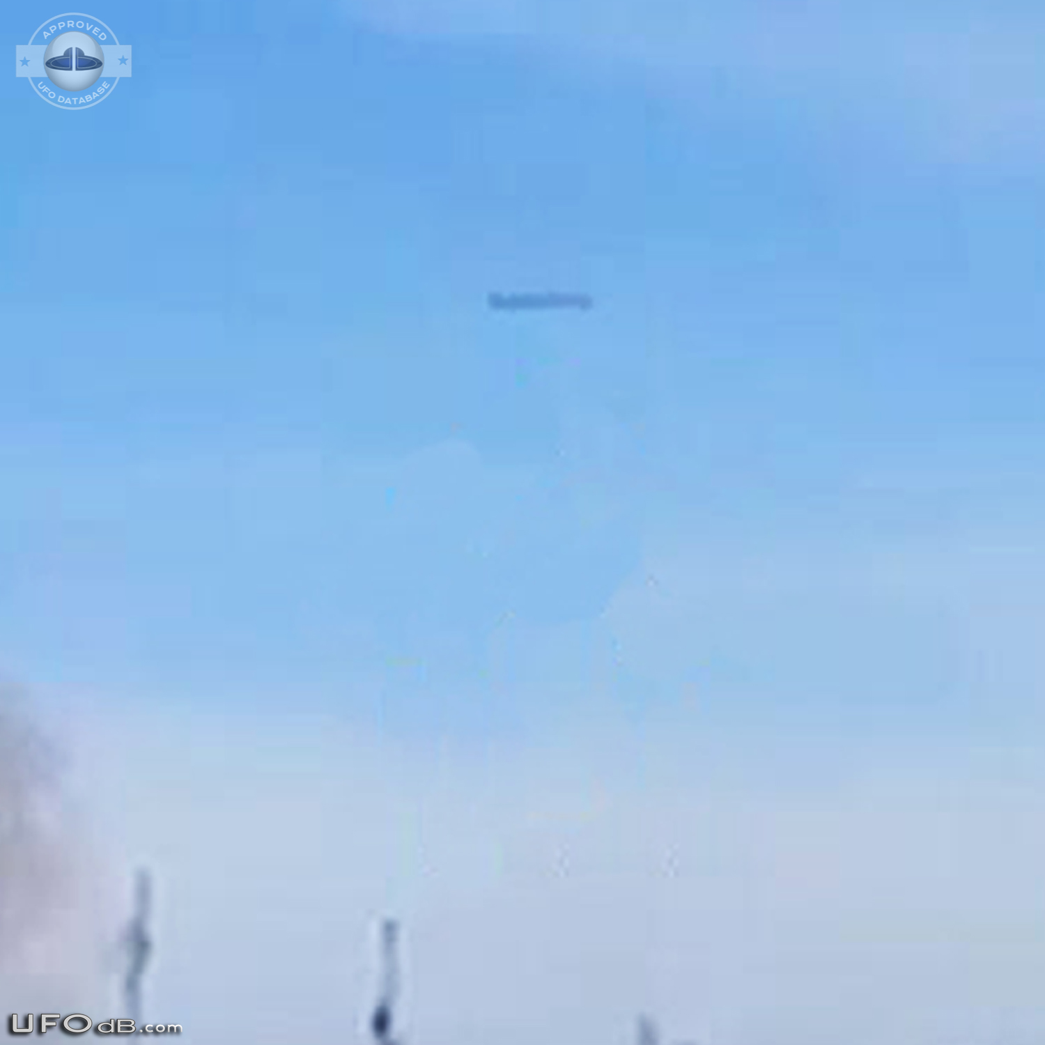 300 M Cylinder UFO Sky Dreadnaught near Russia/Ukraine Conflict - 2014 UFO Picture #559-4