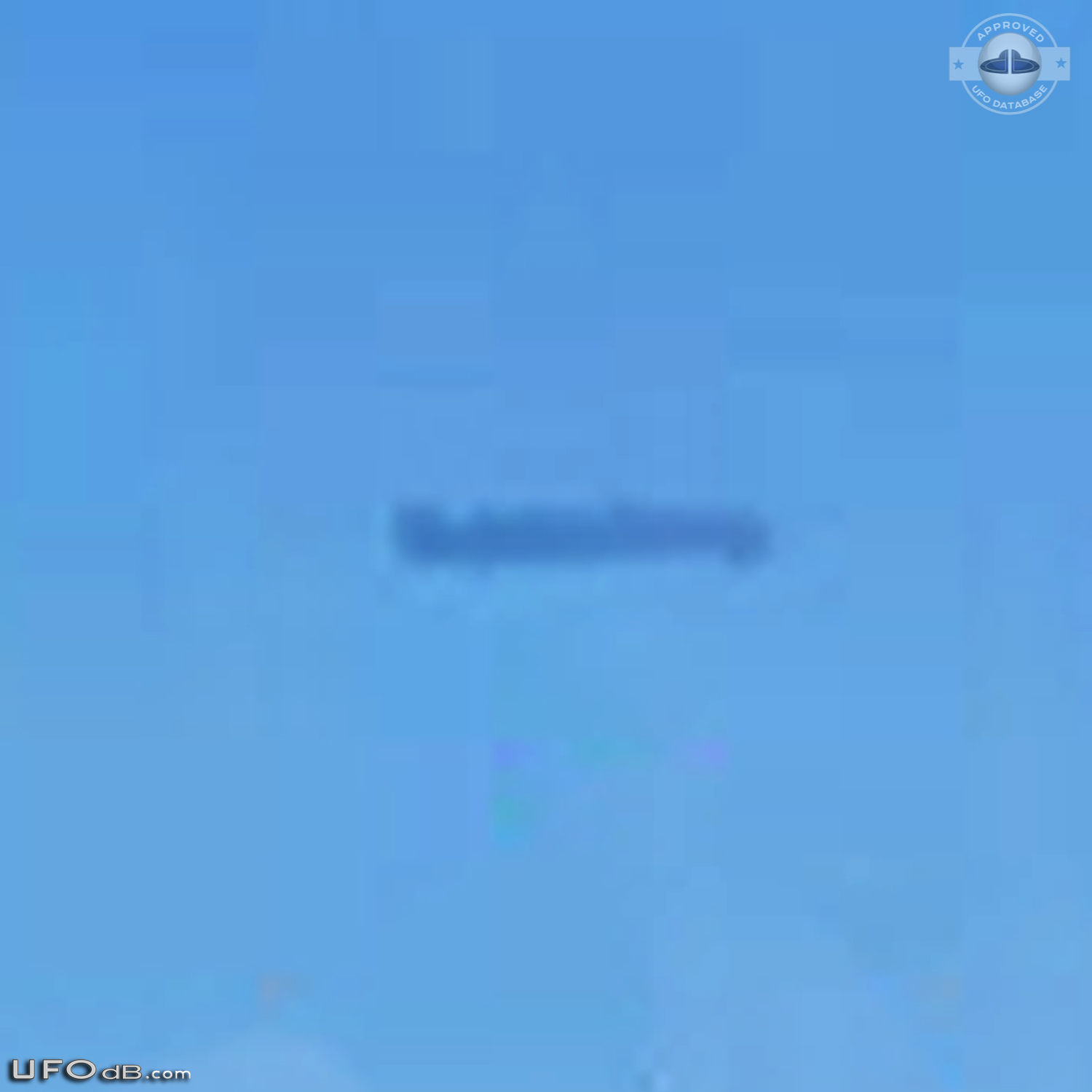 300 M Cylinder UFO Sky Dreadnaught near Russia/Ukraine Conflict - 2014 UFO Picture #559-5