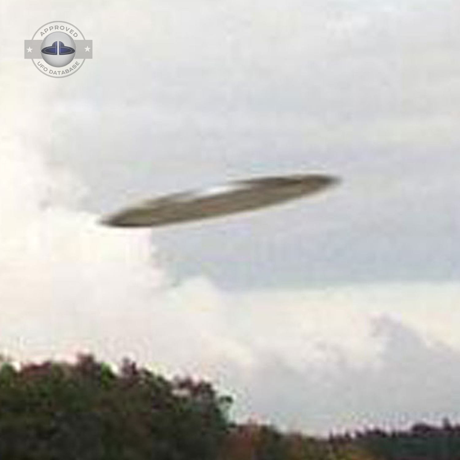Clean UFO picture UFO disc flying over a lake in Kustavi Finland UFO Picture #56-3