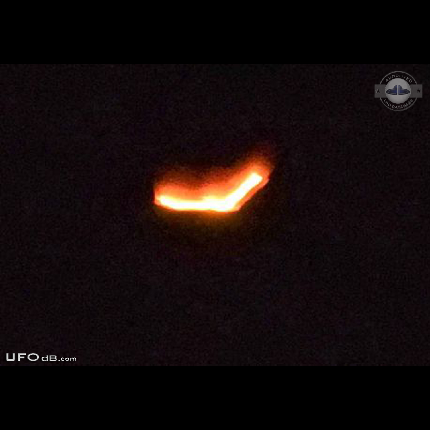 Skeptic commercial Pilot UFO sightings in Caloundra, Australia - 2014 UFO Picture #562-1