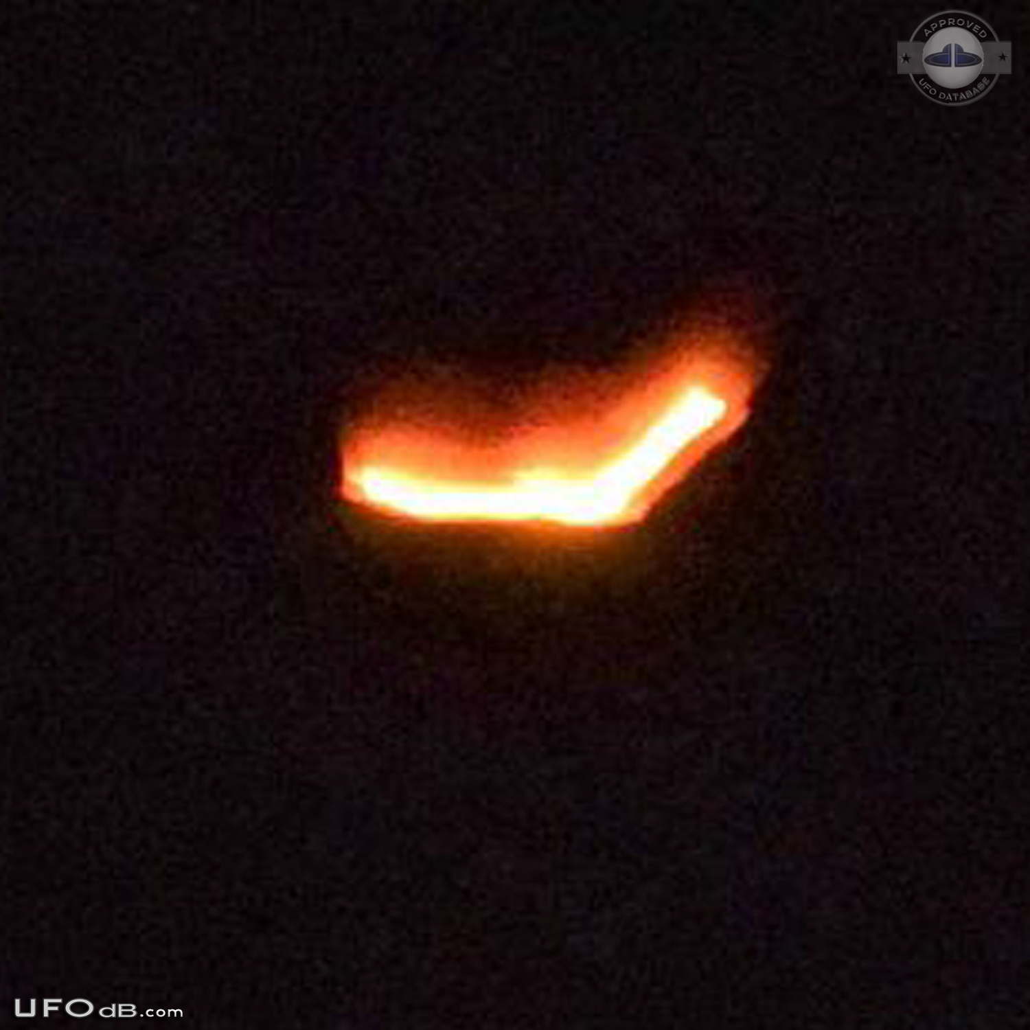 Skeptic commercial Pilot UFO sightings in Caloundra, Australia - 2014 UFO Picture #562-2