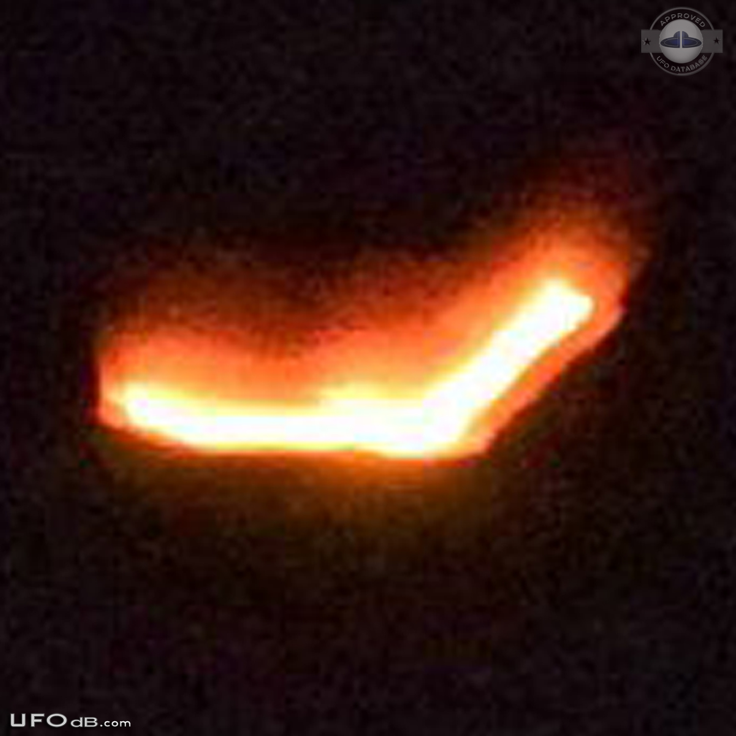 Skeptic commercial Pilot UFO sightings in Caloundra, Australia - 2014 UFO Picture #562-3
