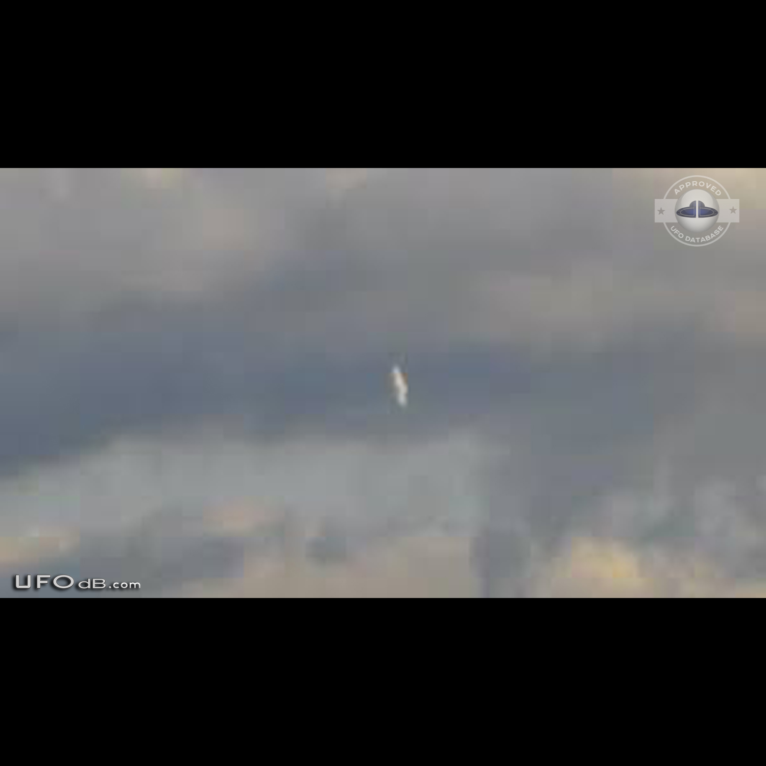 Fast speed UFO sighting from balcony in city Allahabad, India 2014 UFO Picture #564-1