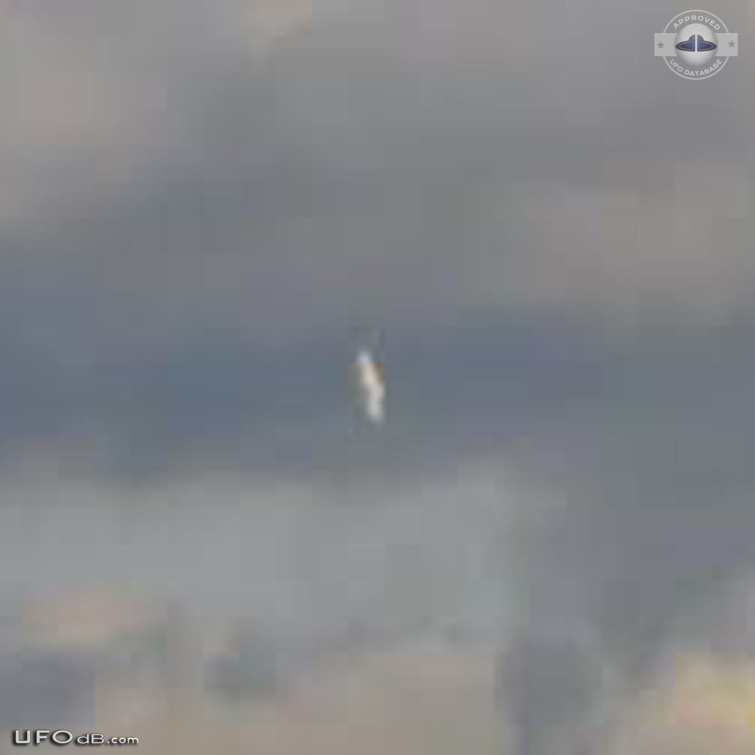 Fast speed UFO sighting from balcony in city Allahabad, India 2014 UFO Picture #564-2