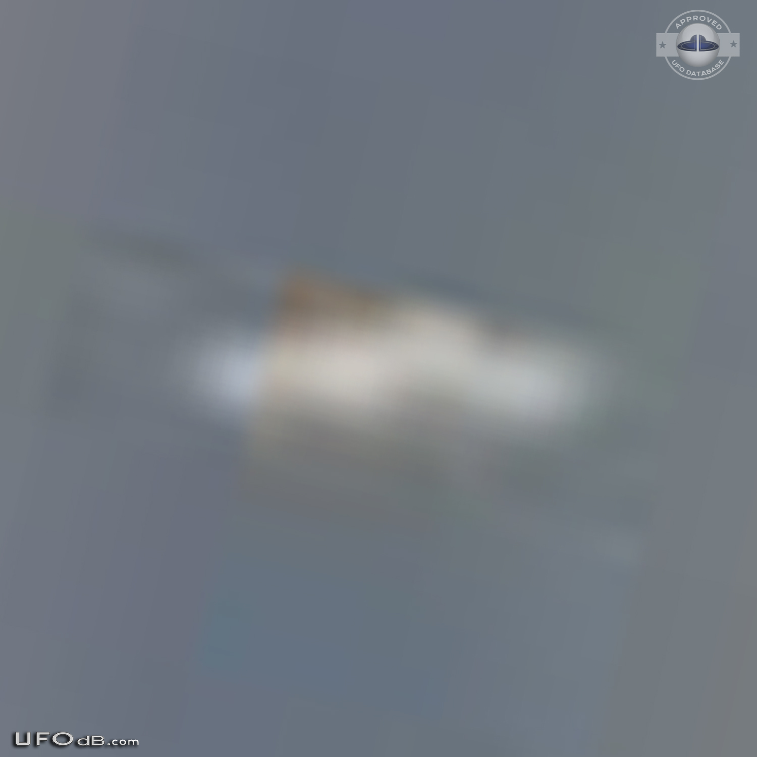 Fast speed UFO sighting from balcony in city Allahabad, India 2014 UFO Picture #564-4