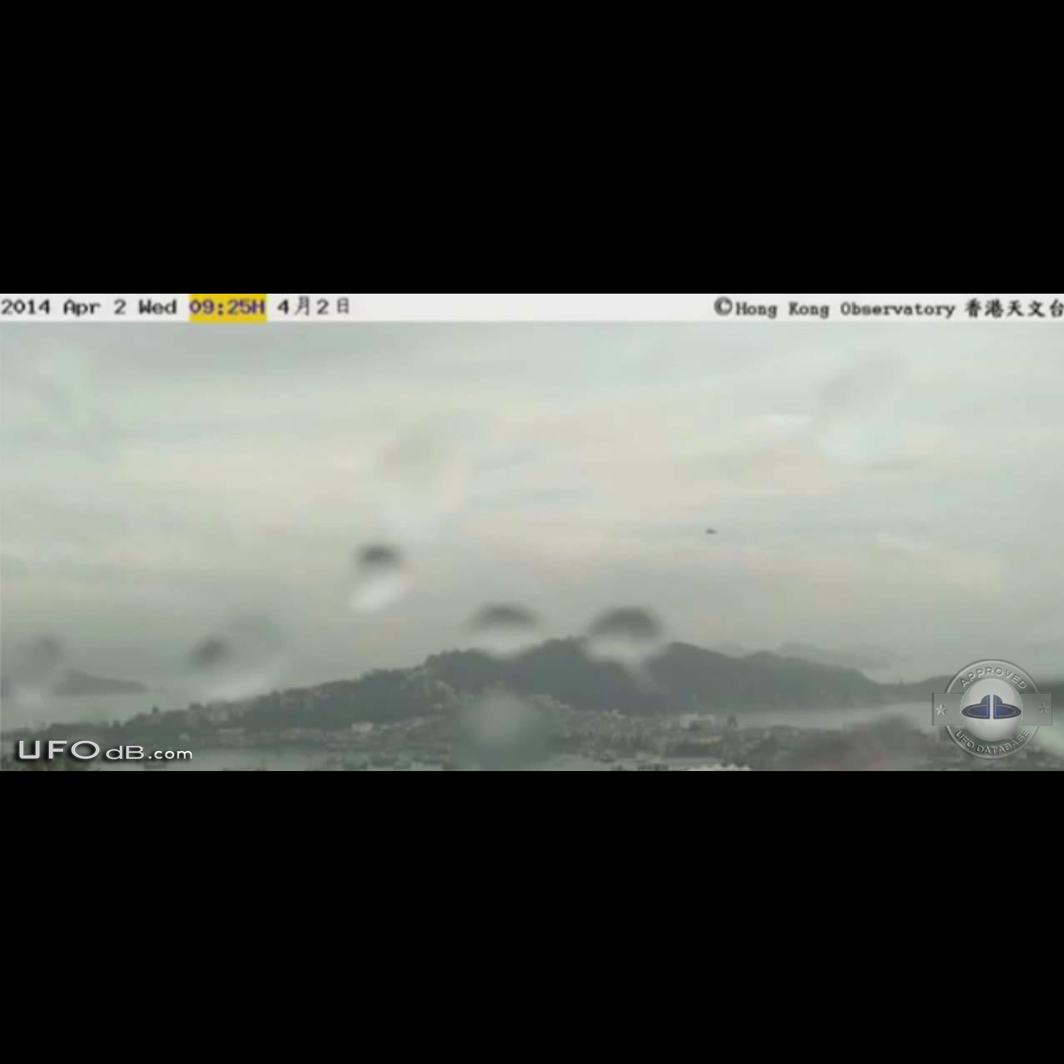 UFO caught on Picture by Hong Kong weather camera - April 2014 UFO Picture #567-1