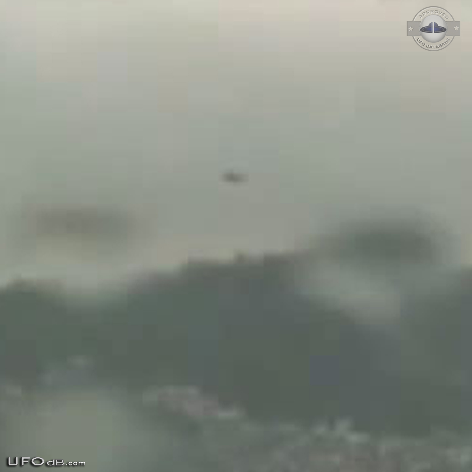 UFO caught on Picture by Hong Kong weather camera - April 2014 UFO Picture #567-5