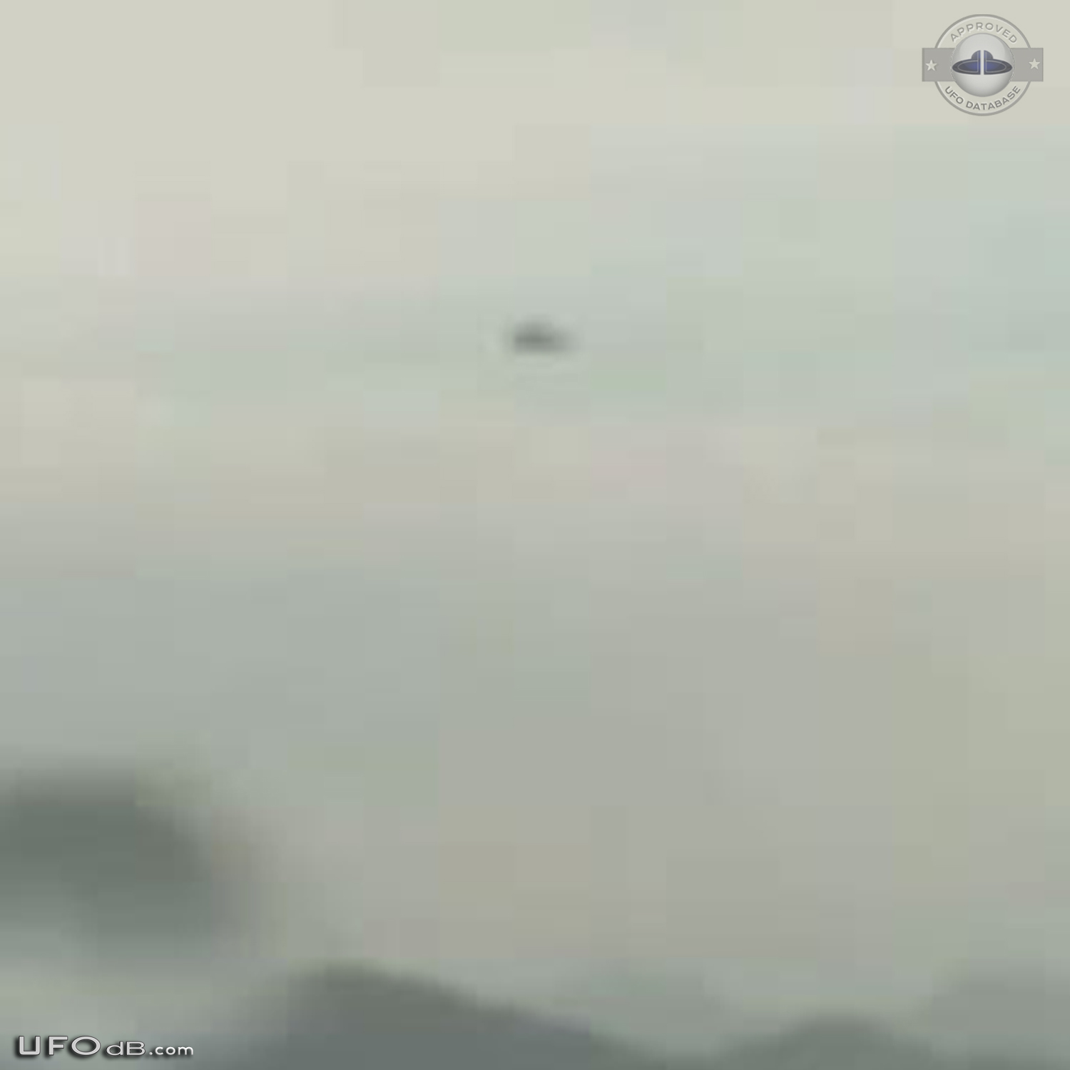 UFO caught on Picture by Hong Kong weather camera - April 2014 UFO Picture #567-6