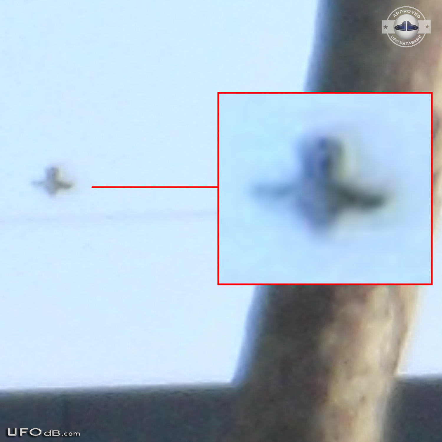 Strange Shaped UFO rarely seen caught on picture Istanbul Turkey 2014 UFO Picture #568-4
