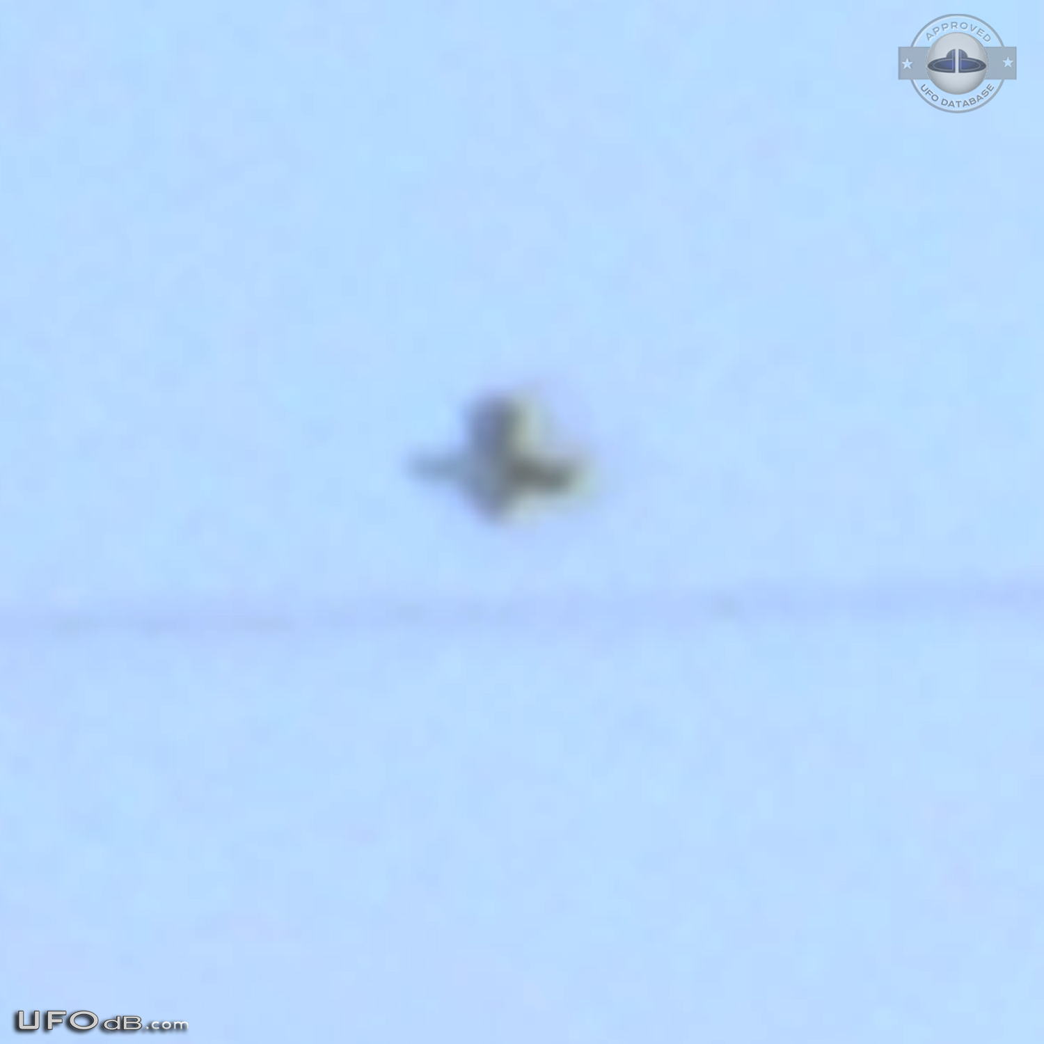 Strange Shaped UFO rarely seen caught on picture Istanbul Turkey 2014 UFO Picture #568-5