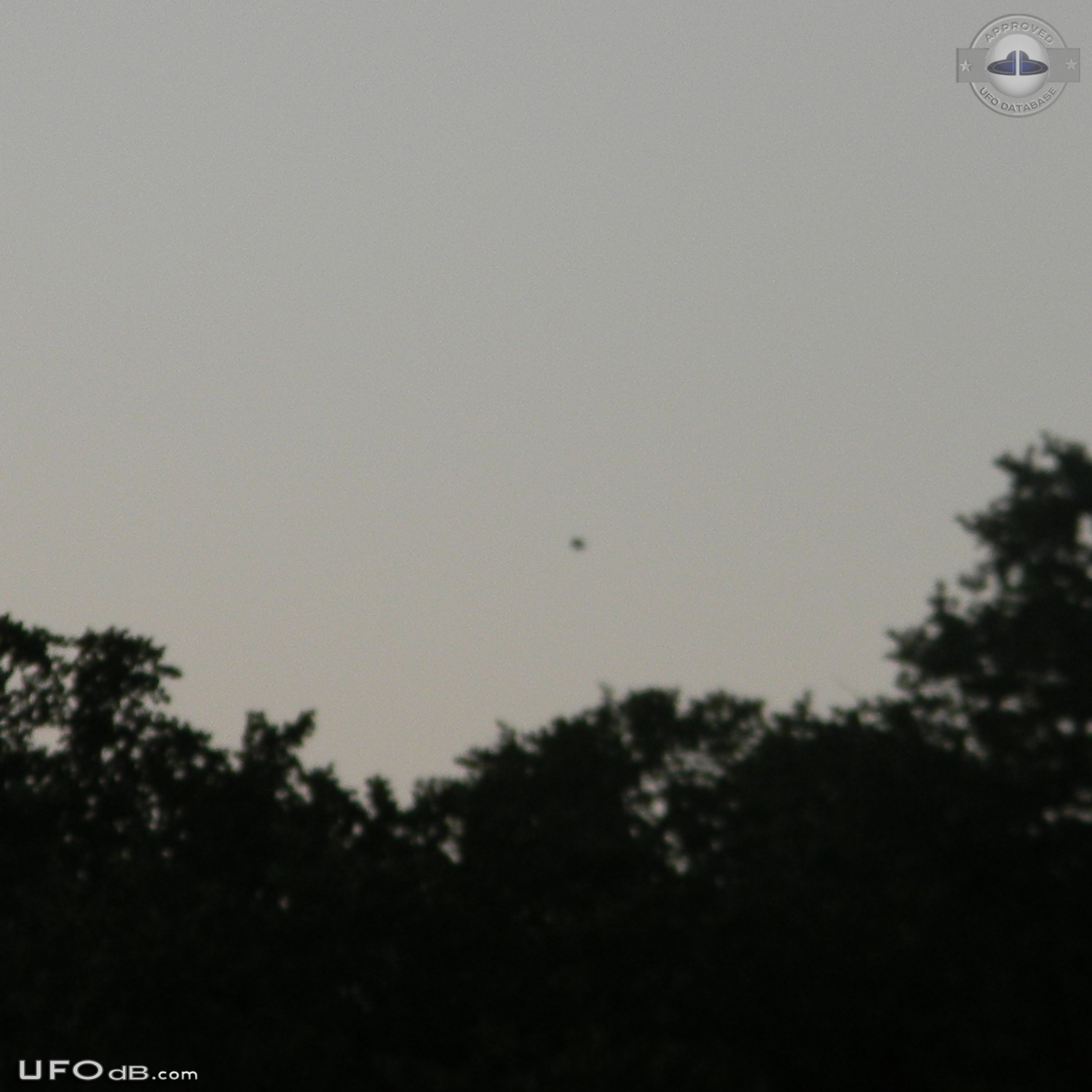 UFO hovered over Lake Lewisville in Texas and extended appendage 2014 UFO Picture #570-1