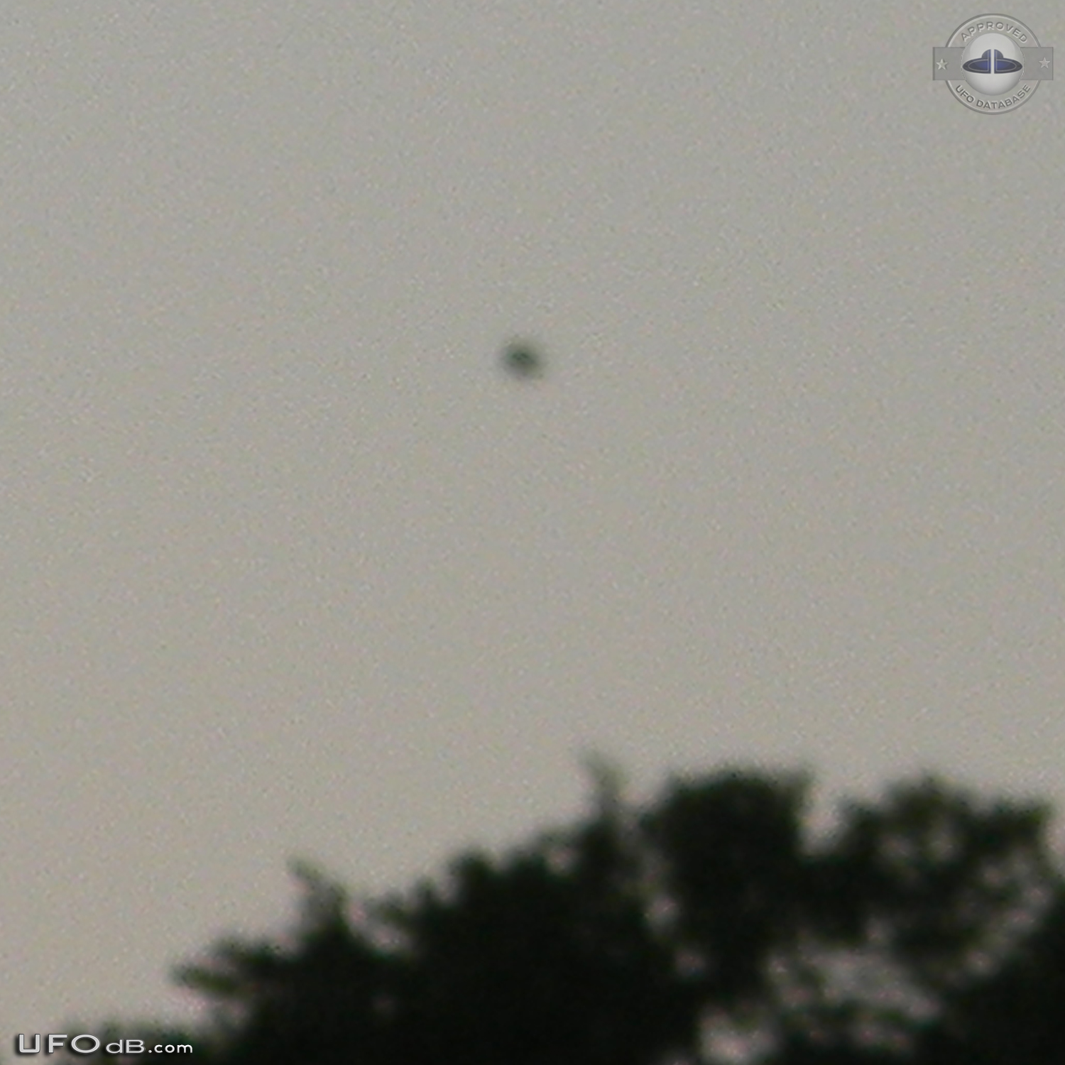 UFO hovered over Lake Lewisville in Texas and extended appendage 2014 UFO Picture #570-2