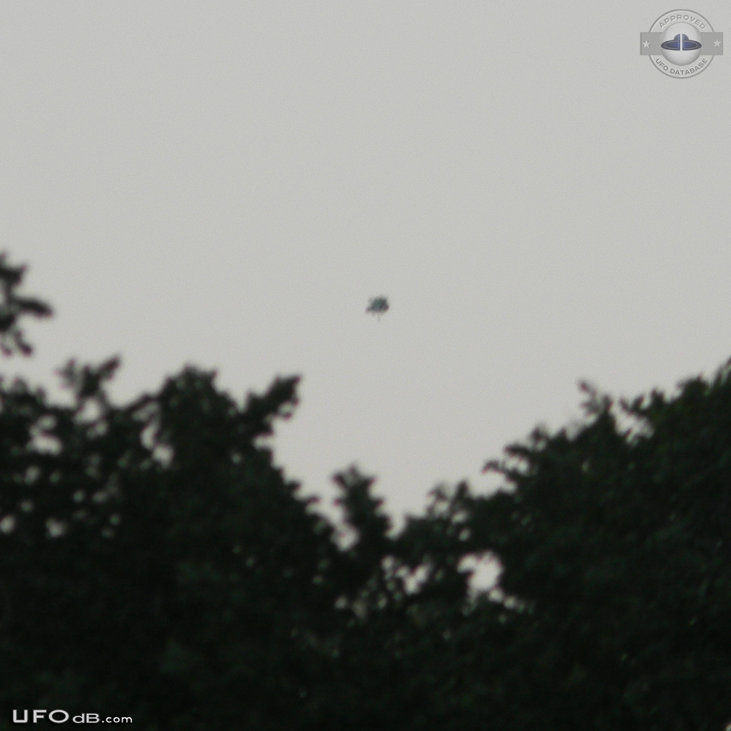 UFO hovered over Lake Lewisville in Texas and extended appendage 2014 UFO Picture #570-3