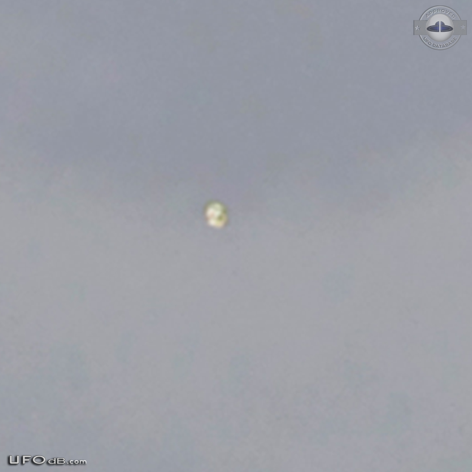 Two UFOs near Tango 01 the airplane of the Argentina president in 2012 UFO Picture #574-4