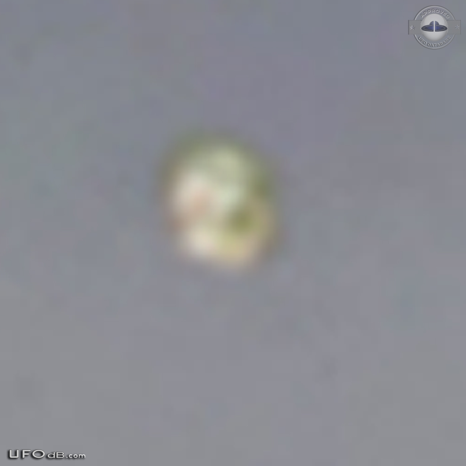 Two UFOs near Tango 01 the airplane of the Argentina president in 2012 UFO Picture #574-5