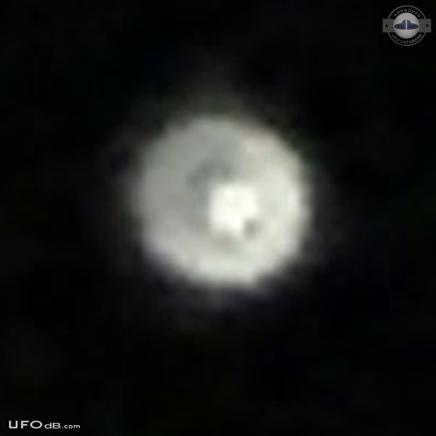 Big bright light in the sky was bigger than any star I have ever seen UFO Picture #576-3