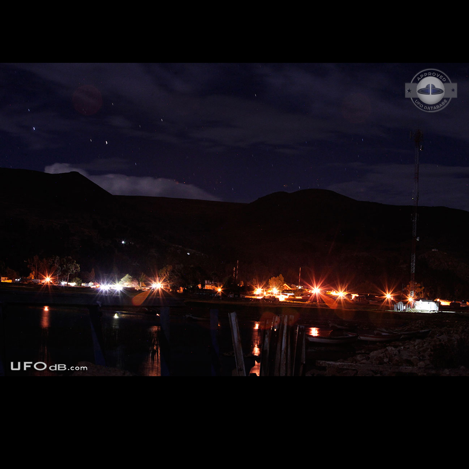 Strange lights appearing in the sky and then dissapearing UFO Picture #577-1
