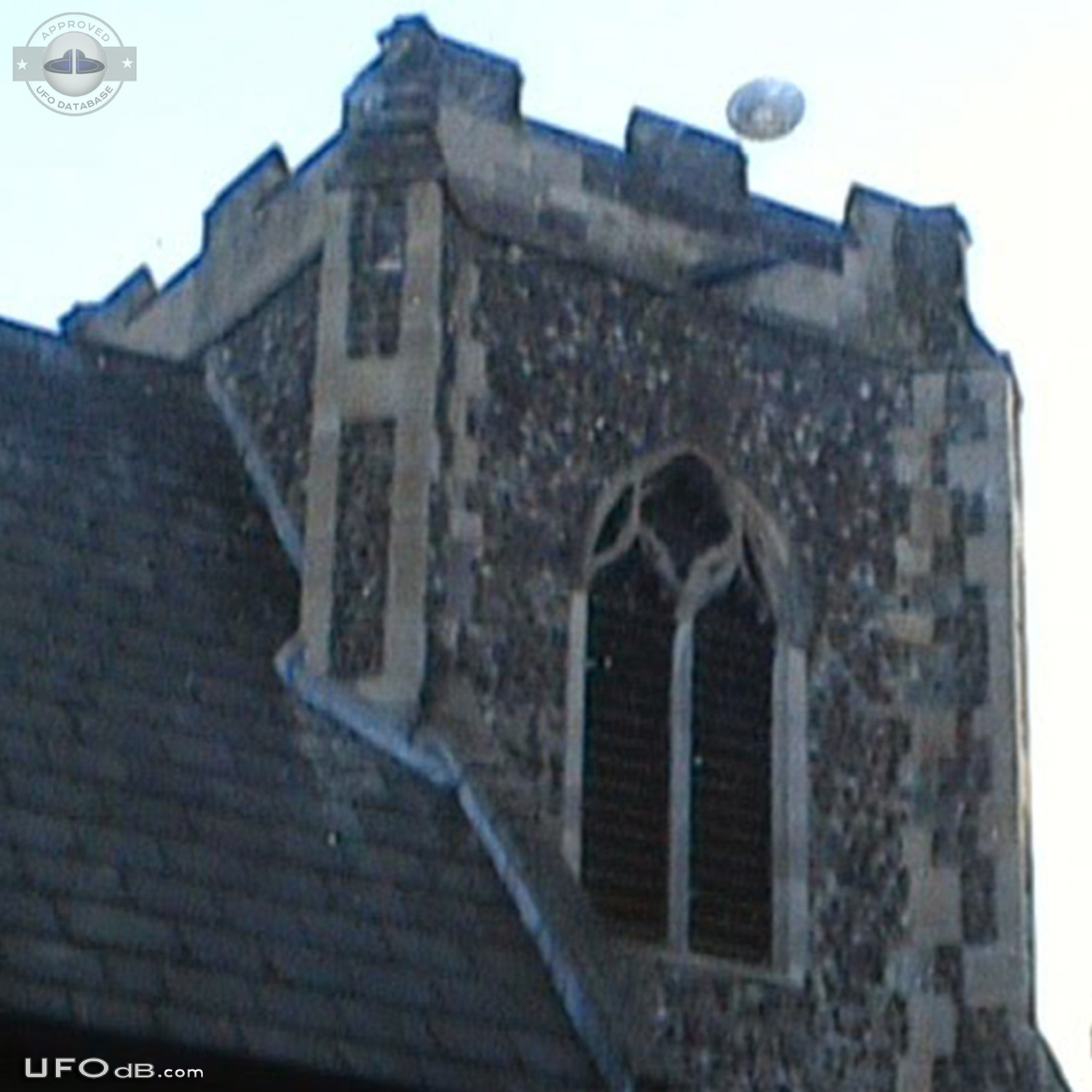 Saucer UFO seen right over Church in Norwich, Norfolk UK 2005 UFO Picture #587-2