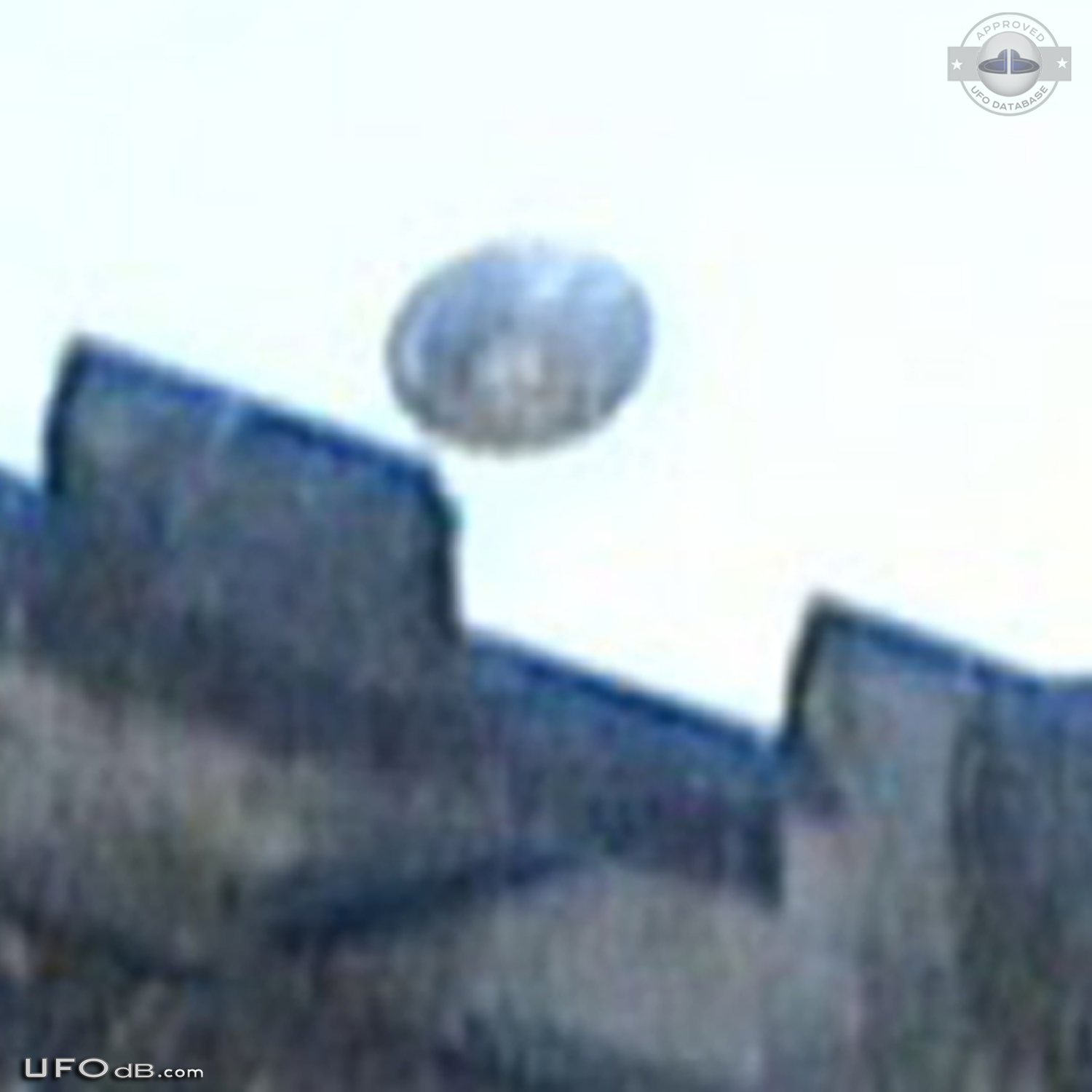 Saucer UFO seen right over Church in Norwich, Norfolk UK 2005 UFO Picture #587-4