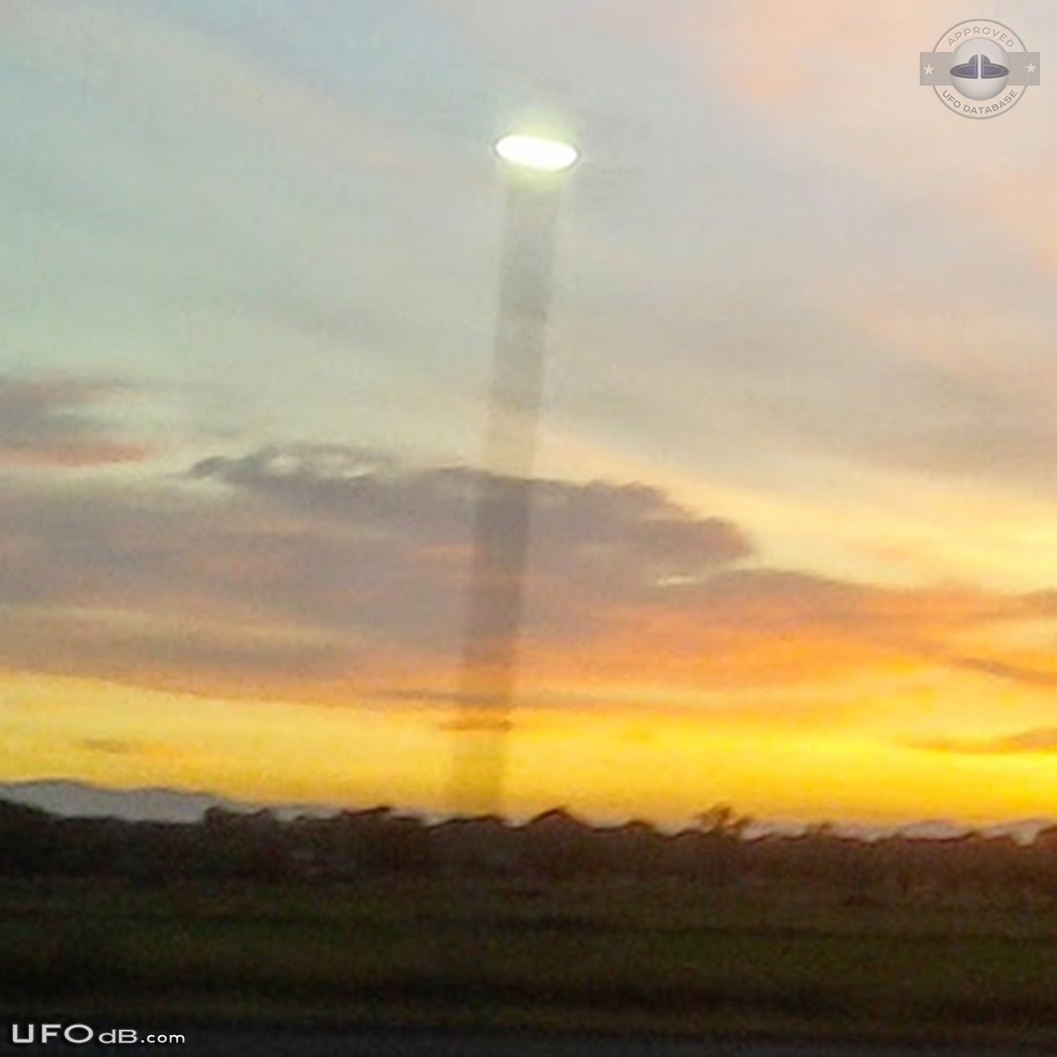 UFO saucer caught from car in Cottonwood California USA 2014 UFO Picture #589-3