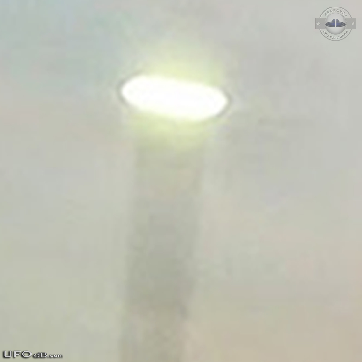 UFO saucer caught from car in Cottonwood California USA 2014 UFO Picture #589-5