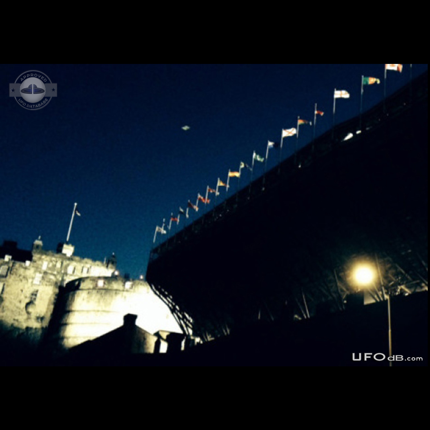 Edinburgh Castle visited by strange UFO in Scotland august 9 2014 UFO Picture #590-1