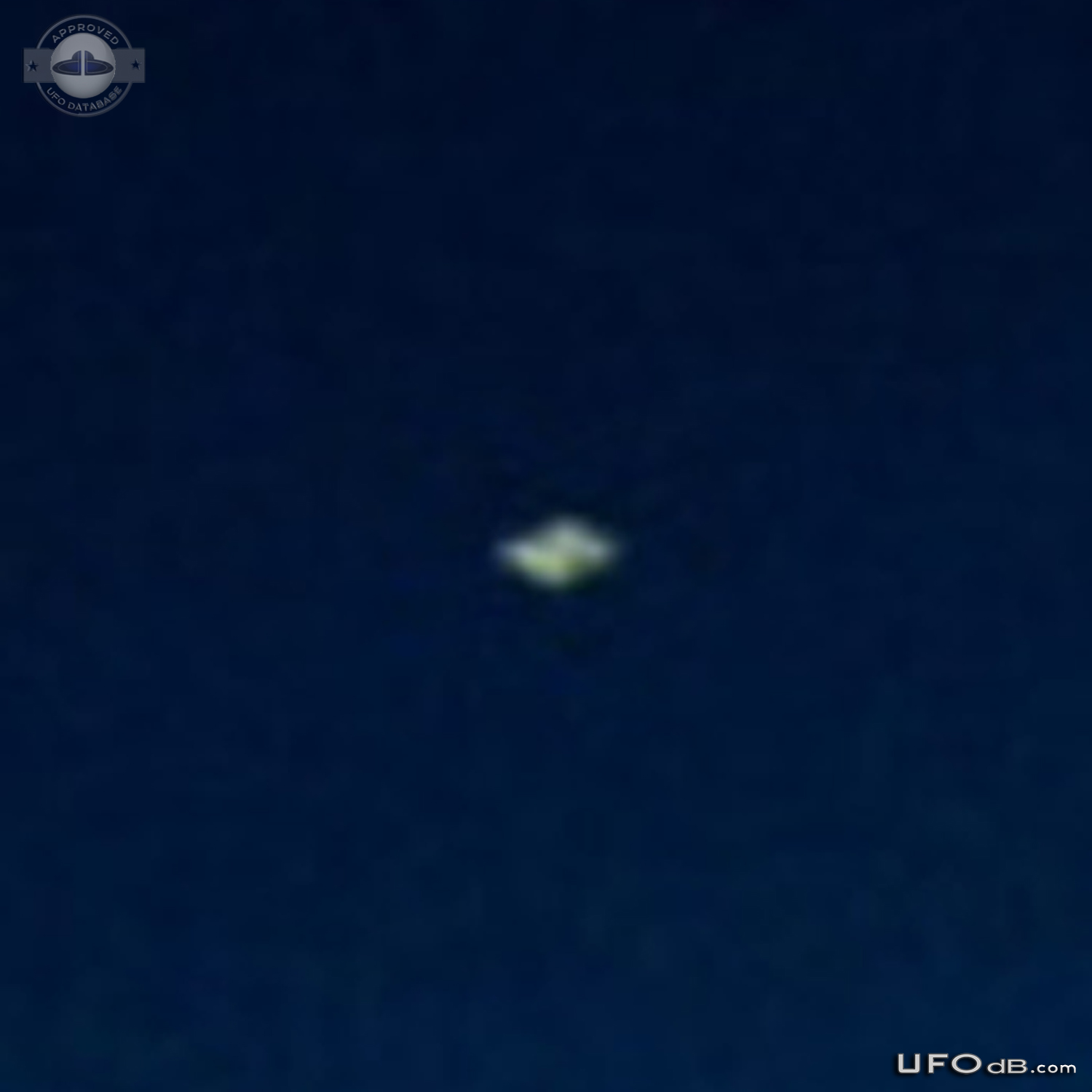 Edinburgh Castle visited by strange UFO in Scotland august 9 2014 UFO Picture #590-4