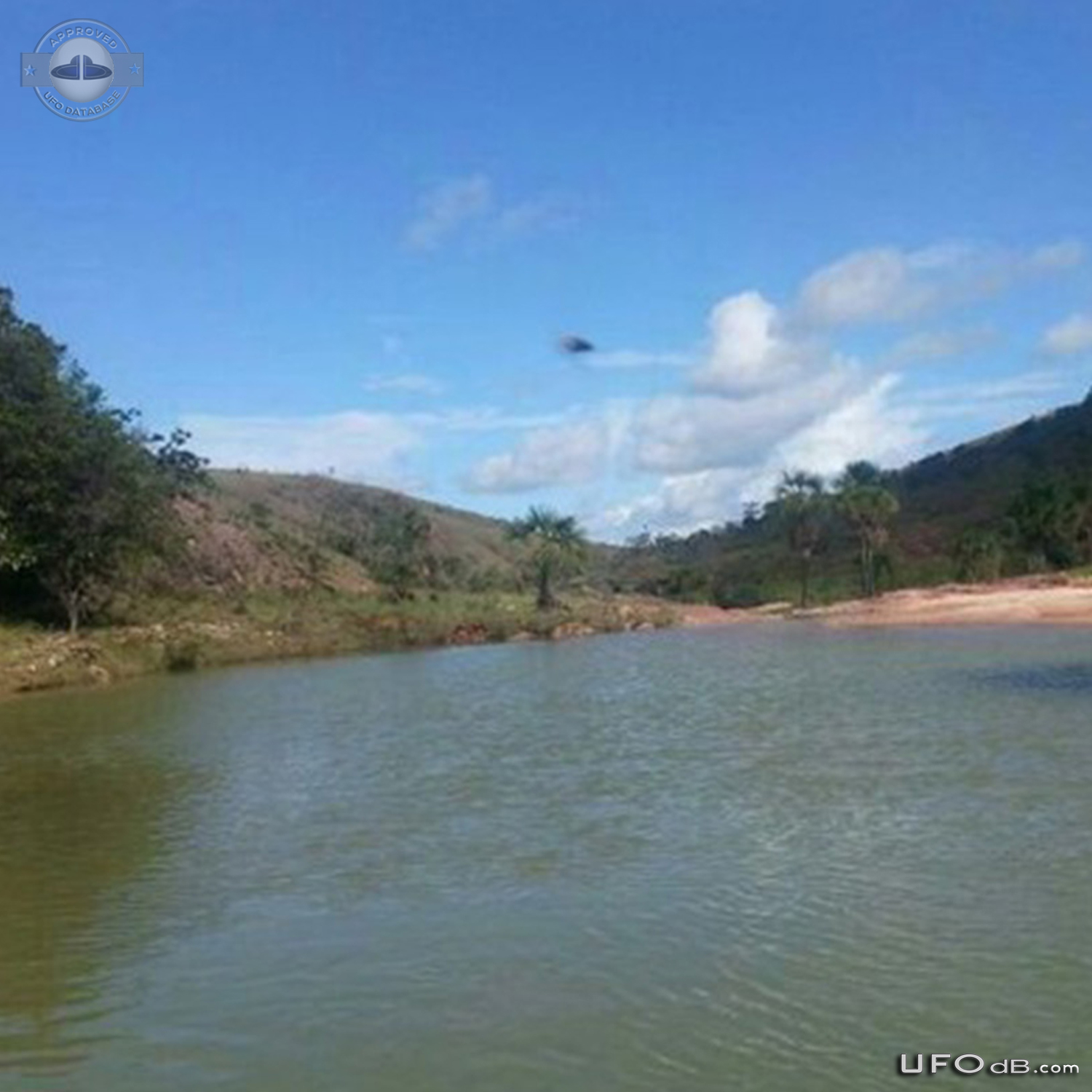 UFO in Raposa Serra do Sol, Roraima in Brazil - July 12 2014 UFO Picture #591-2
