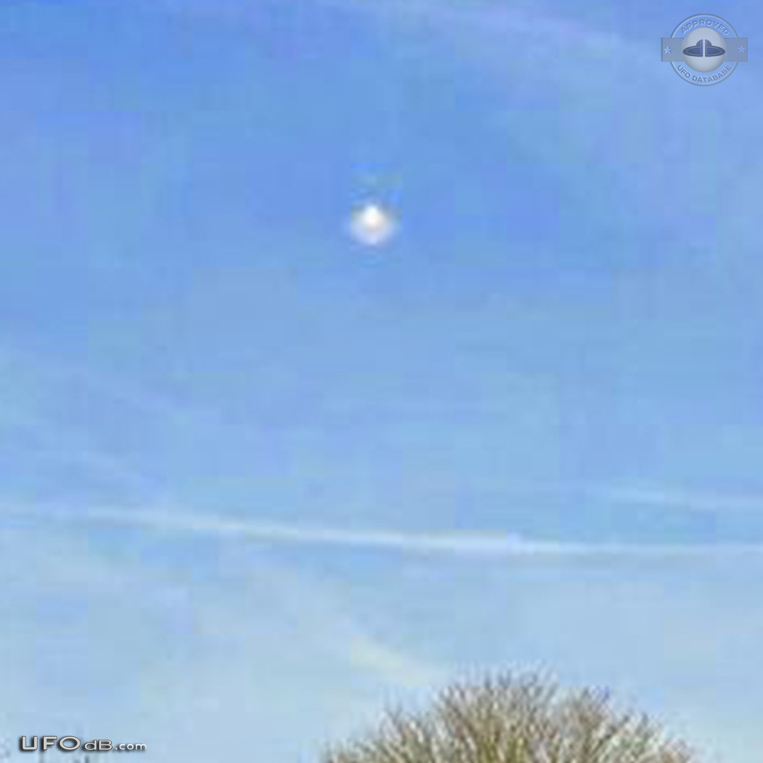 UFO splits into two parts over North Pembrokeshire Wales UK 2014 UFO Picture #593-3