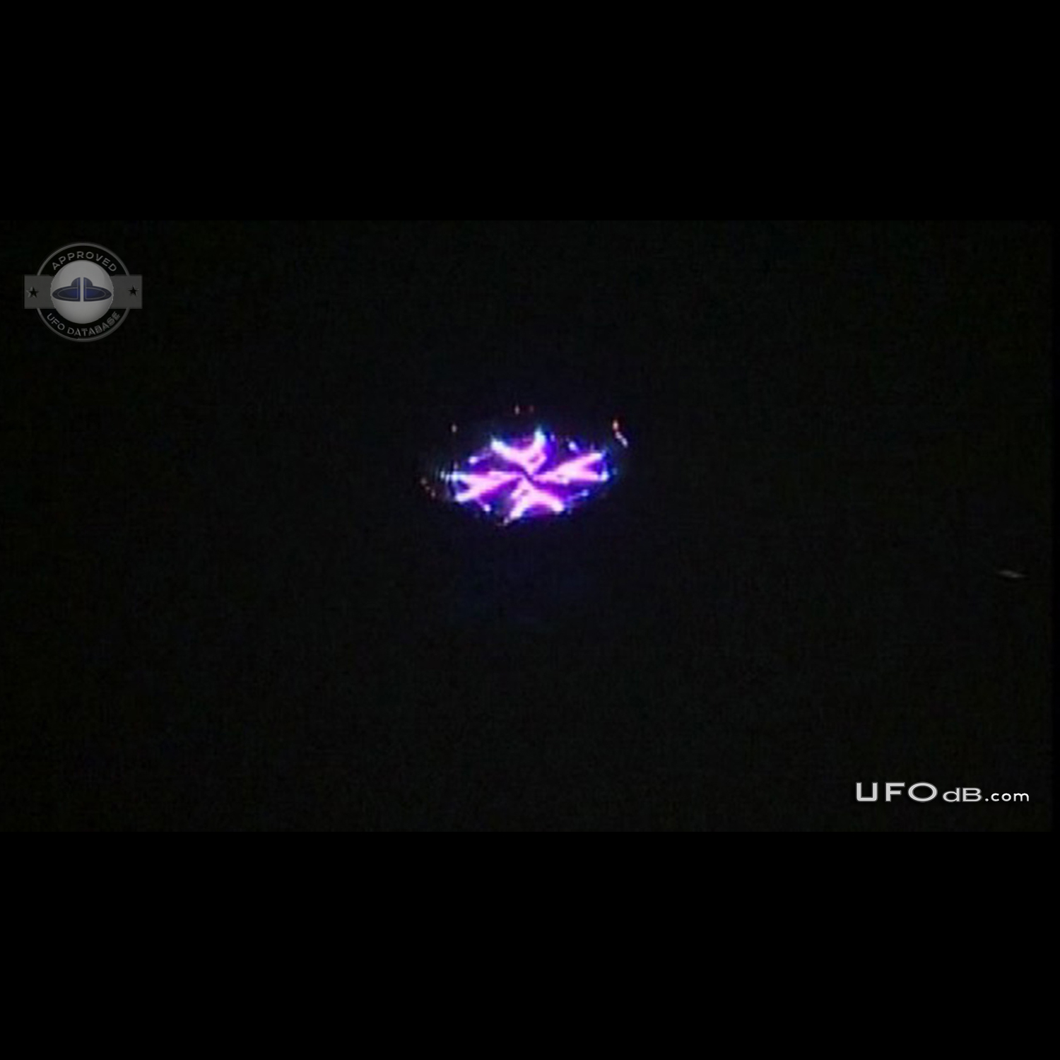 It was a big flying object UFO with purple or teal light - Los Banos UFO Picture #597-1