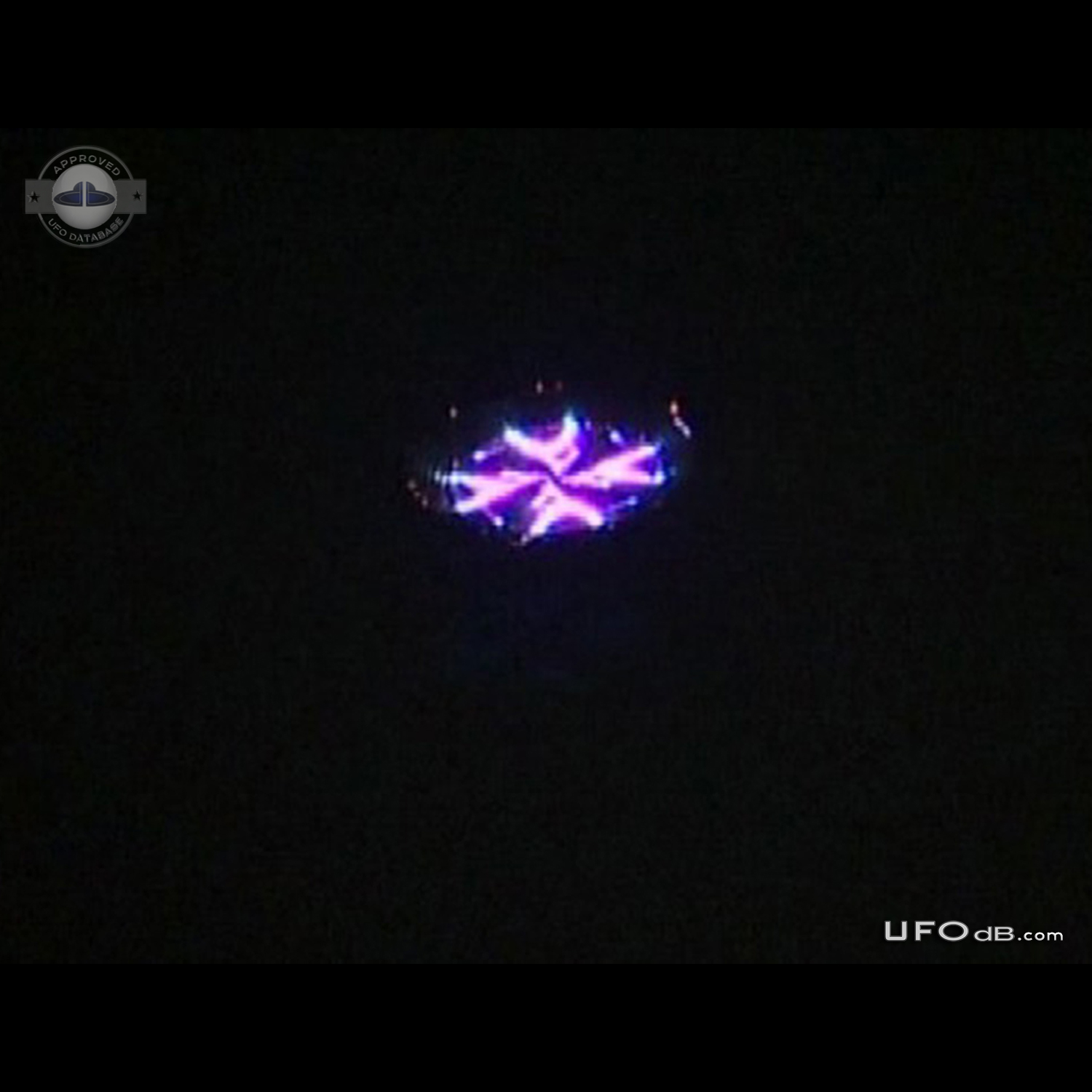 It was a big flying object UFO with purple or teal light - Los Banos UFO Picture #597-2