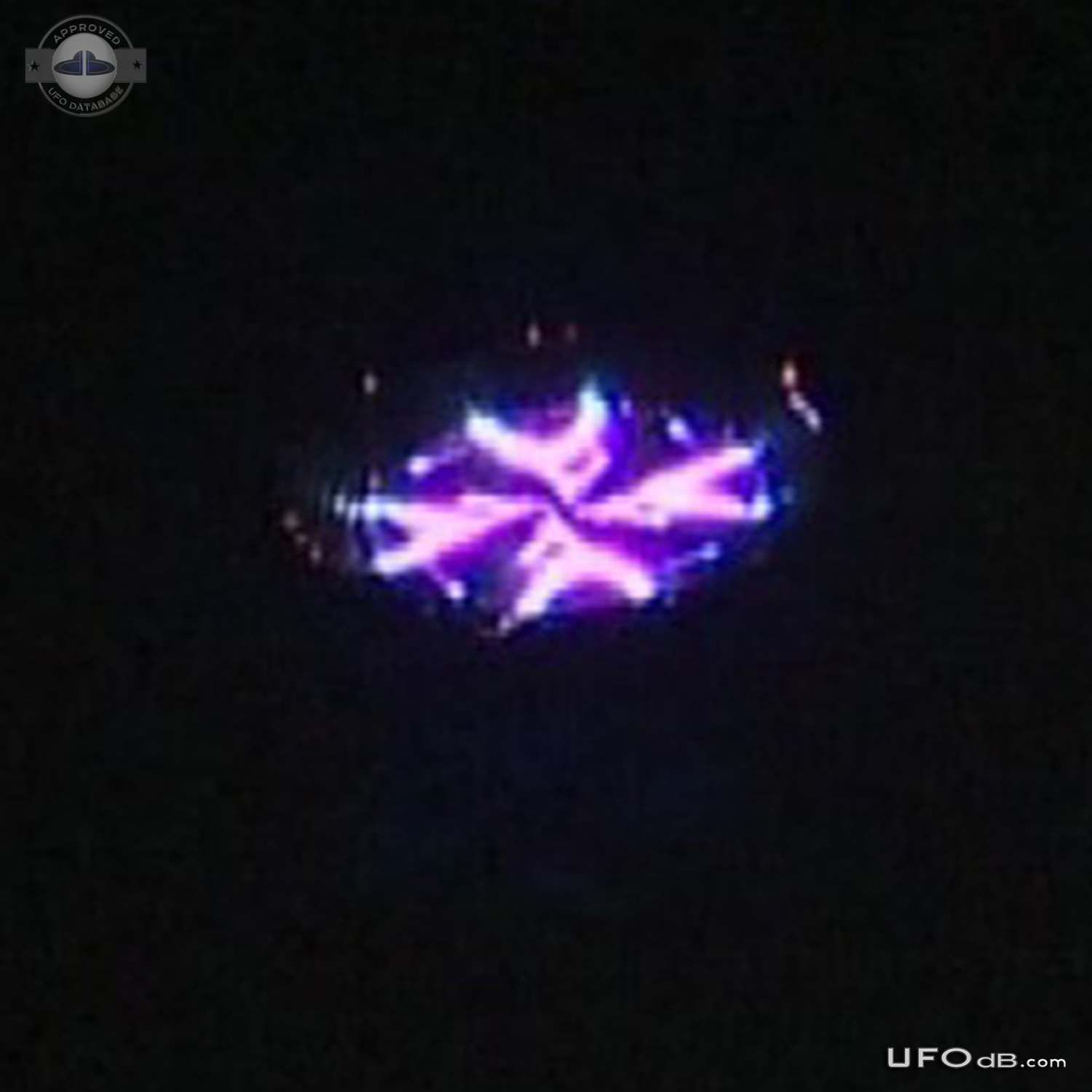 It was a big flying object UFO with purple or teal light - Los Banos UFO Picture #597-3