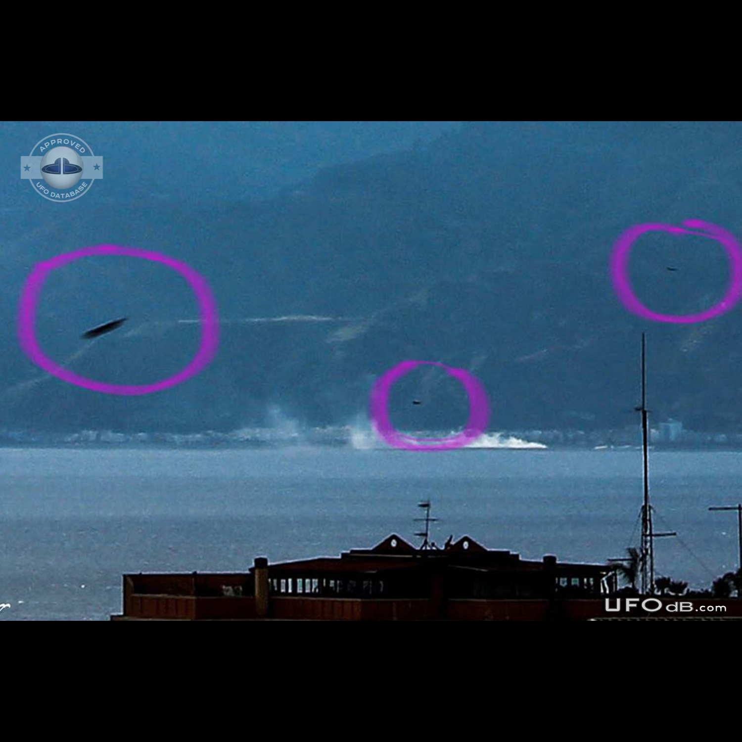 Many UFO pictures caught over Messina Strait Sicily Italy Dec 2014 UFO Picture #598-2