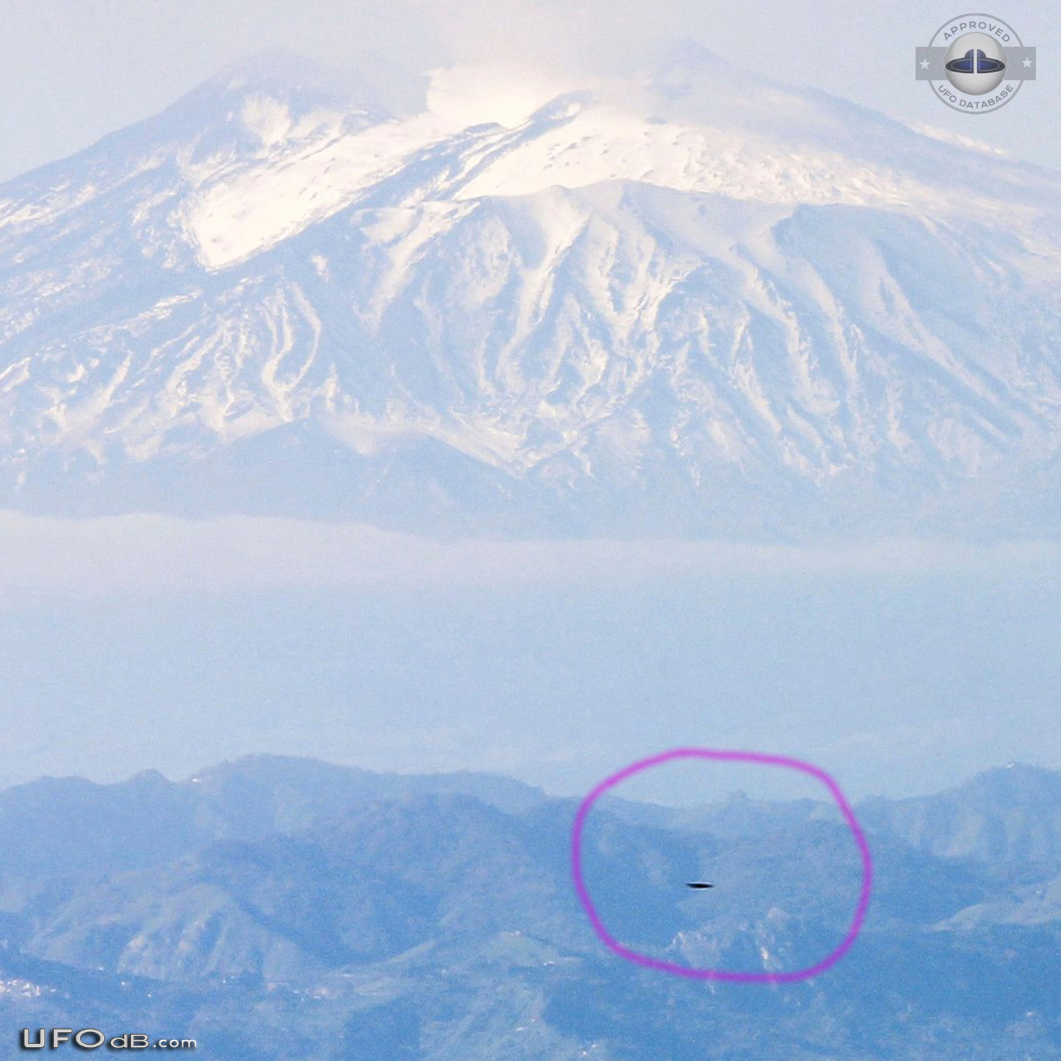 Many UFO pictures caught over Messina Strait Sicily Italy Dec 2014 UFO Picture #598-5