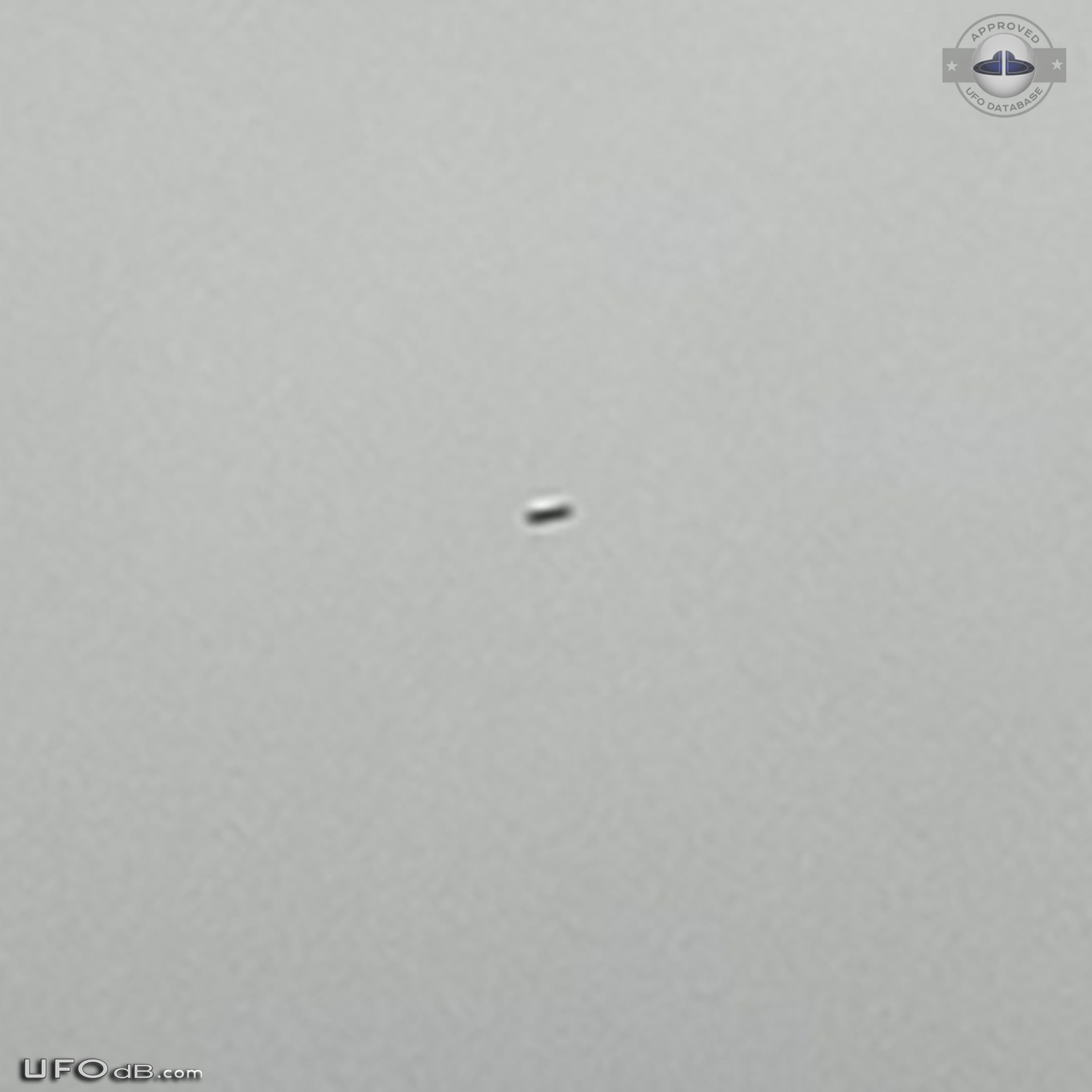 3 disc shaped UFOs seen over Siracusa Sicily Italy january 2014 UFO Picture #599-2