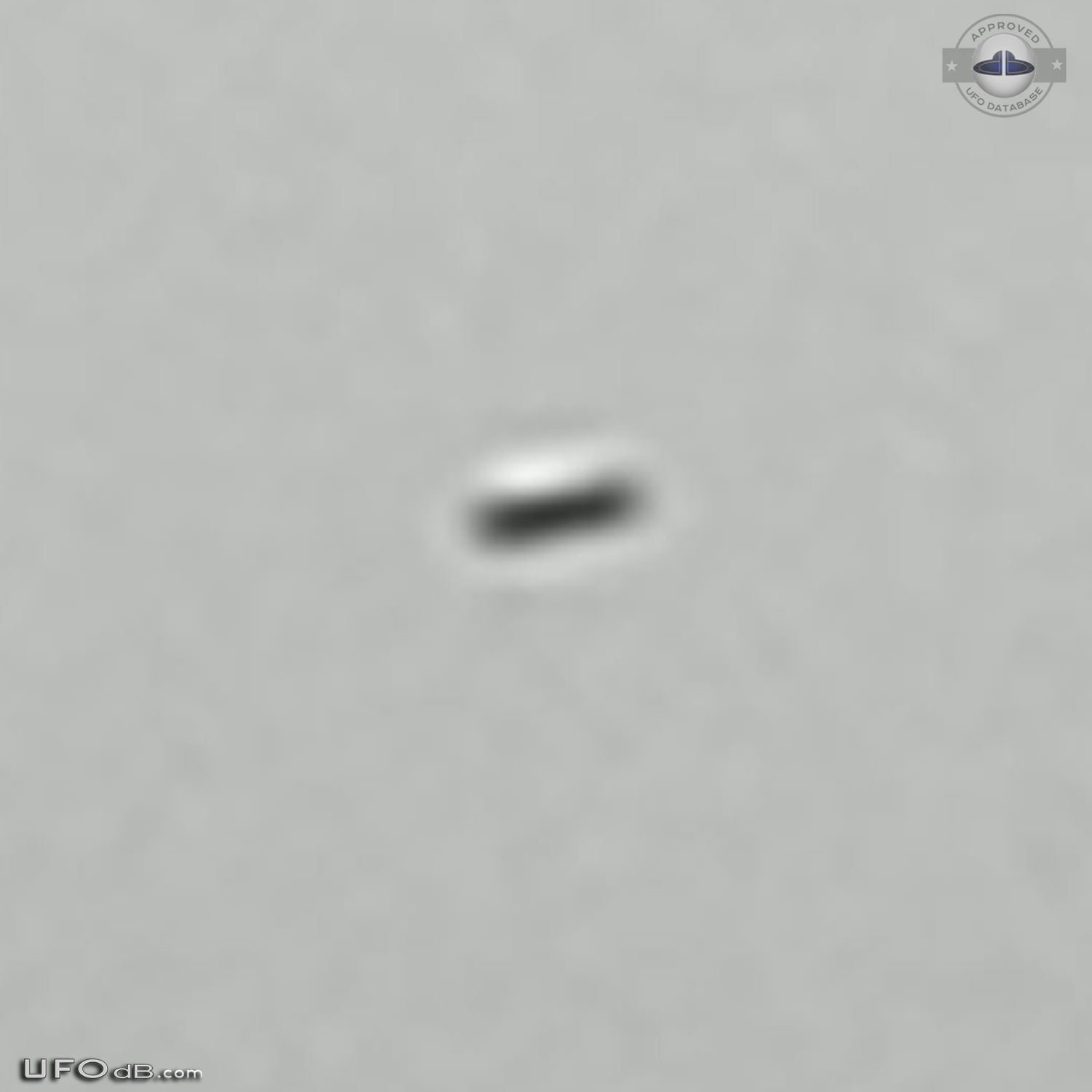 3 disc shaped UFOs seen over Siracusa Sicily Italy january 2014 UFO Picture #599-3