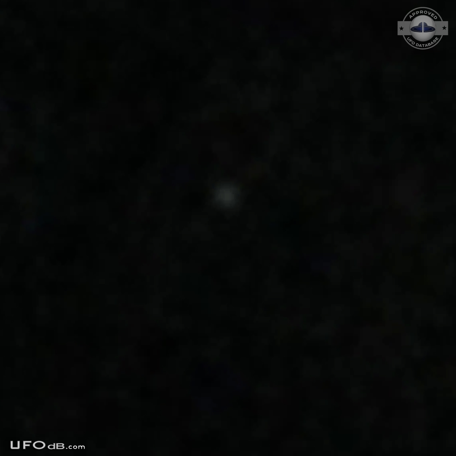UFO over South sky in Gampaha Sri Lanka Changing Red,Blue,White lights UFO Picture #606-5