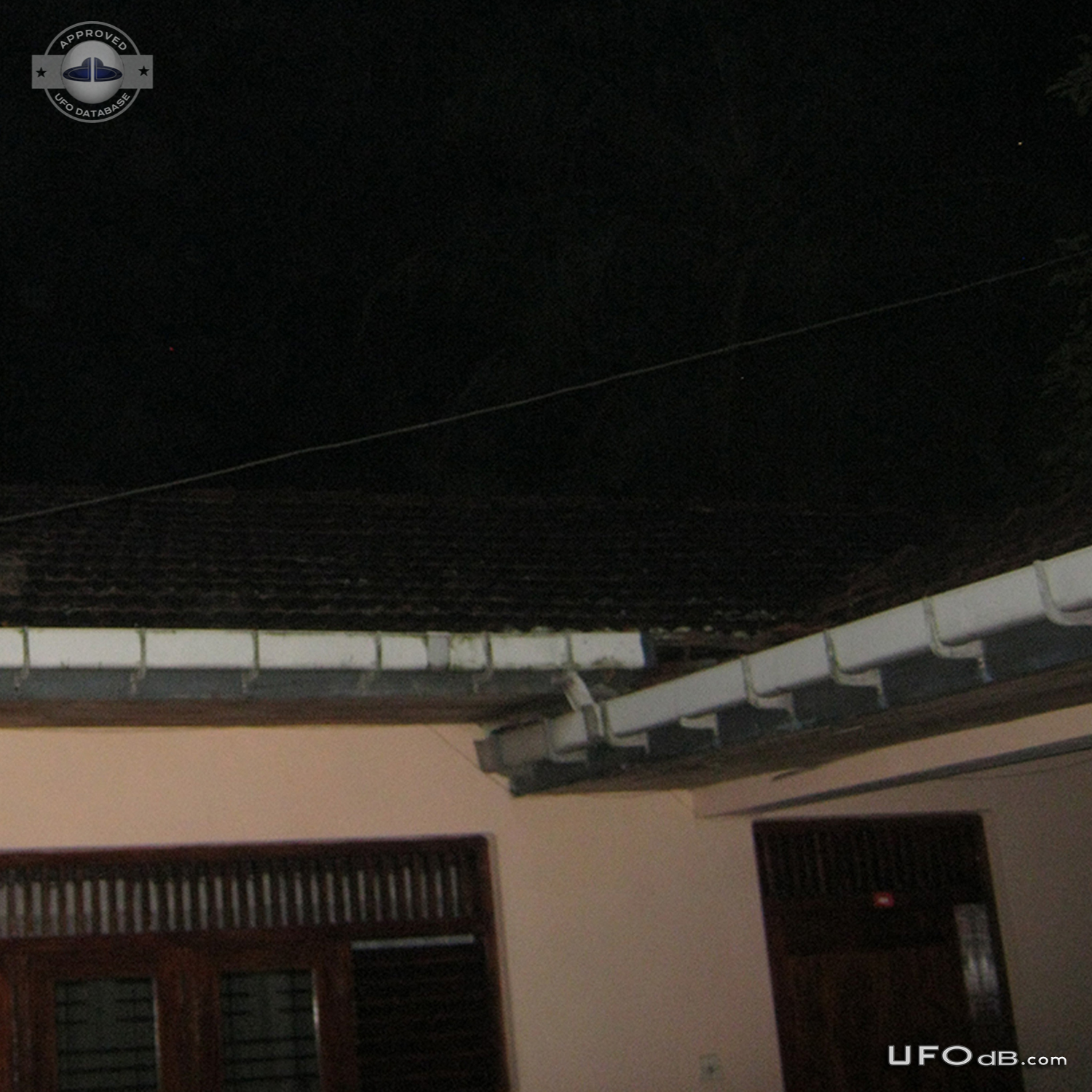 UFO over South sky in Gampaha Sri Lanka Changing Red,Blue,White lights UFO Picture #606-9