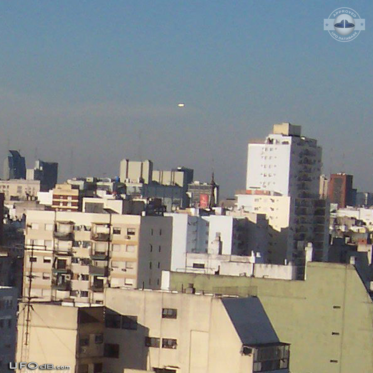 Friends Picture reveals UFO over Buenos Aires in Argentina May 2009 UFO Picture #607-3