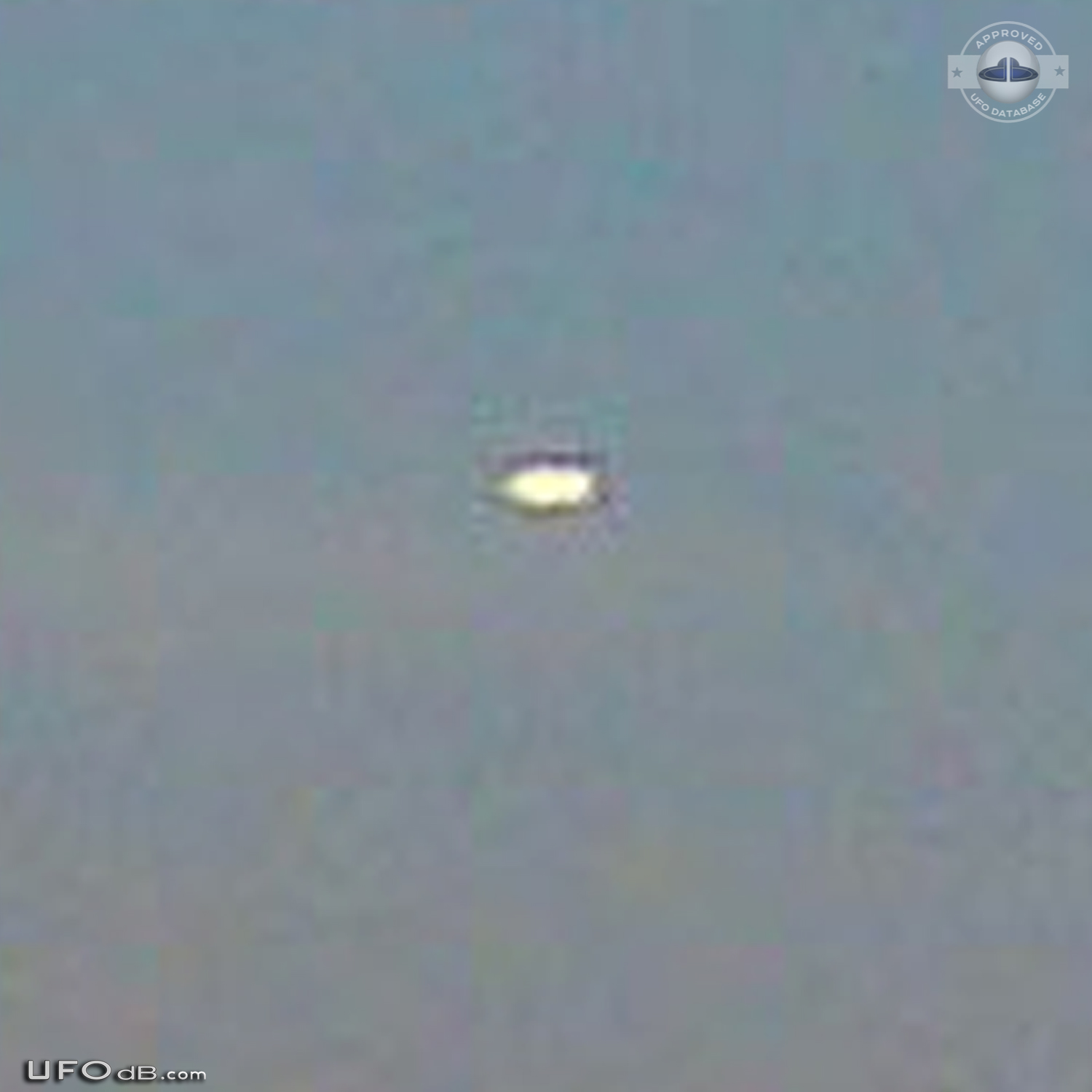 Friends Picture reveals UFO over Buenos Aires in Argentina May 2009 UFO Picture #607-5